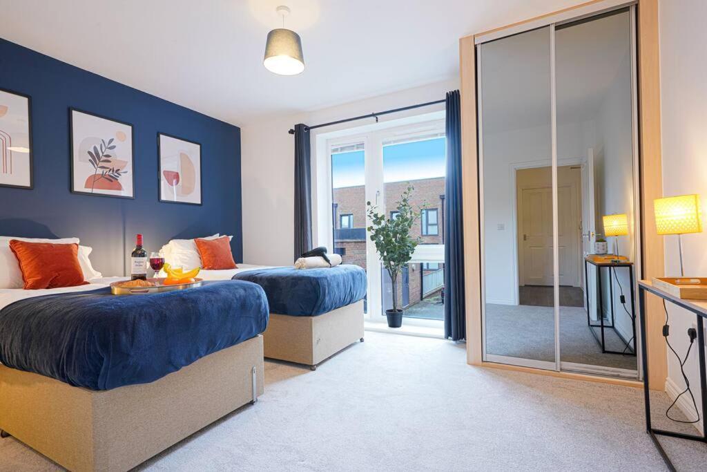Luxury Campbell Park Apartments: Mk Balcony Apartment Milton Keynes