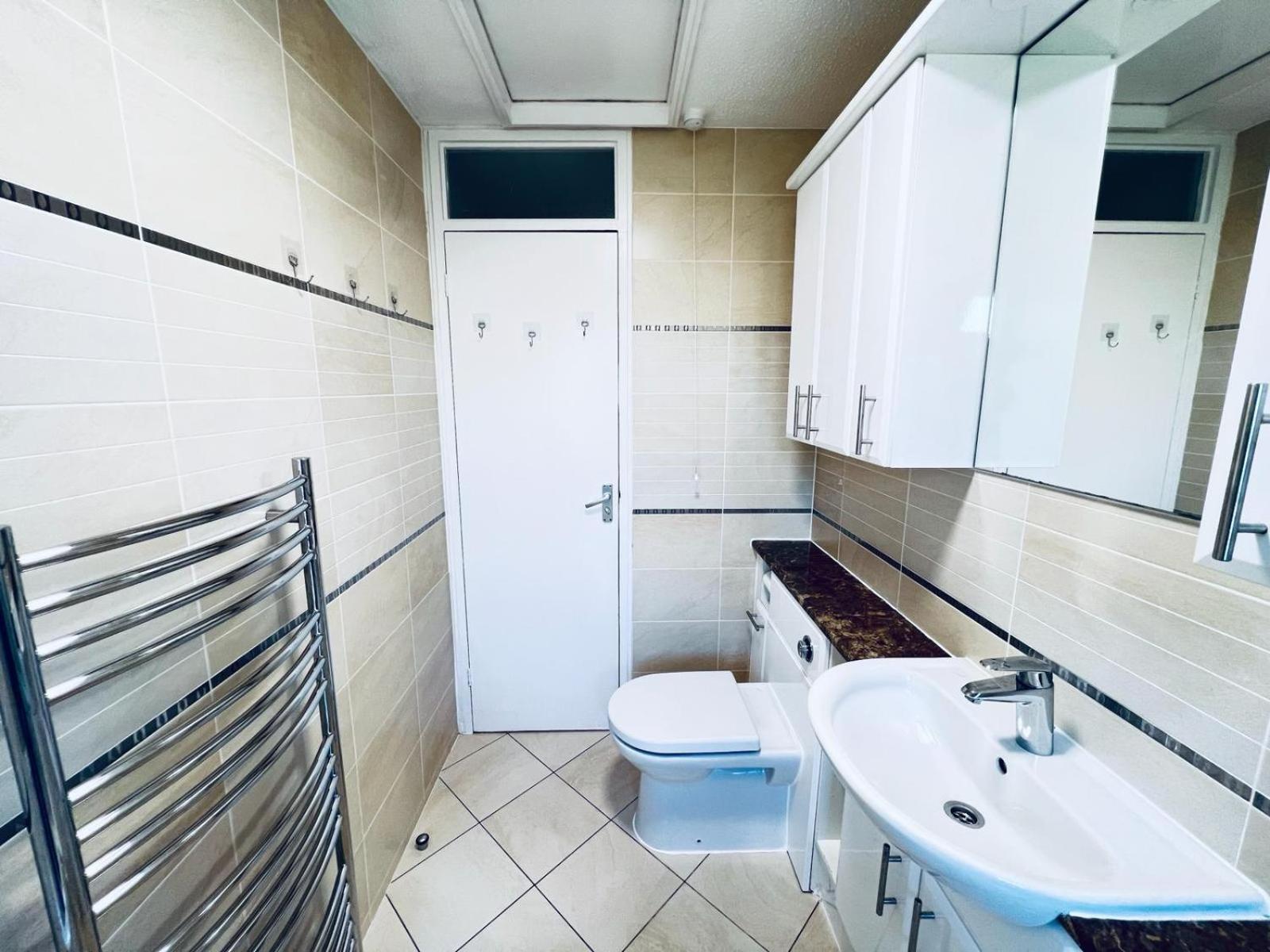 Stylish Townhouse-central Location-great Discoun S Homestay *