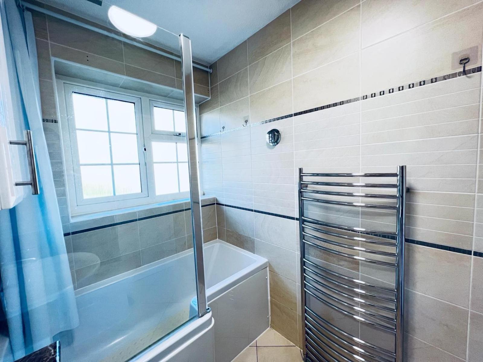 Stylish Townhouse-central Location-great Discoun S Homestay