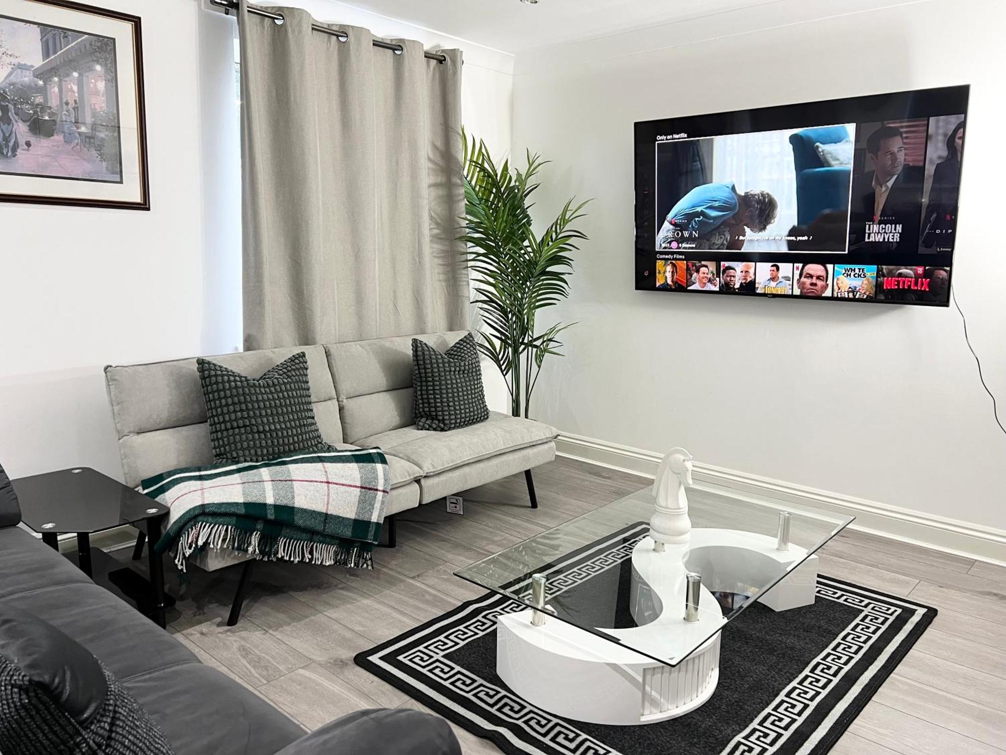 Majestic 2 Bedroom House Apartment Milton Keynes