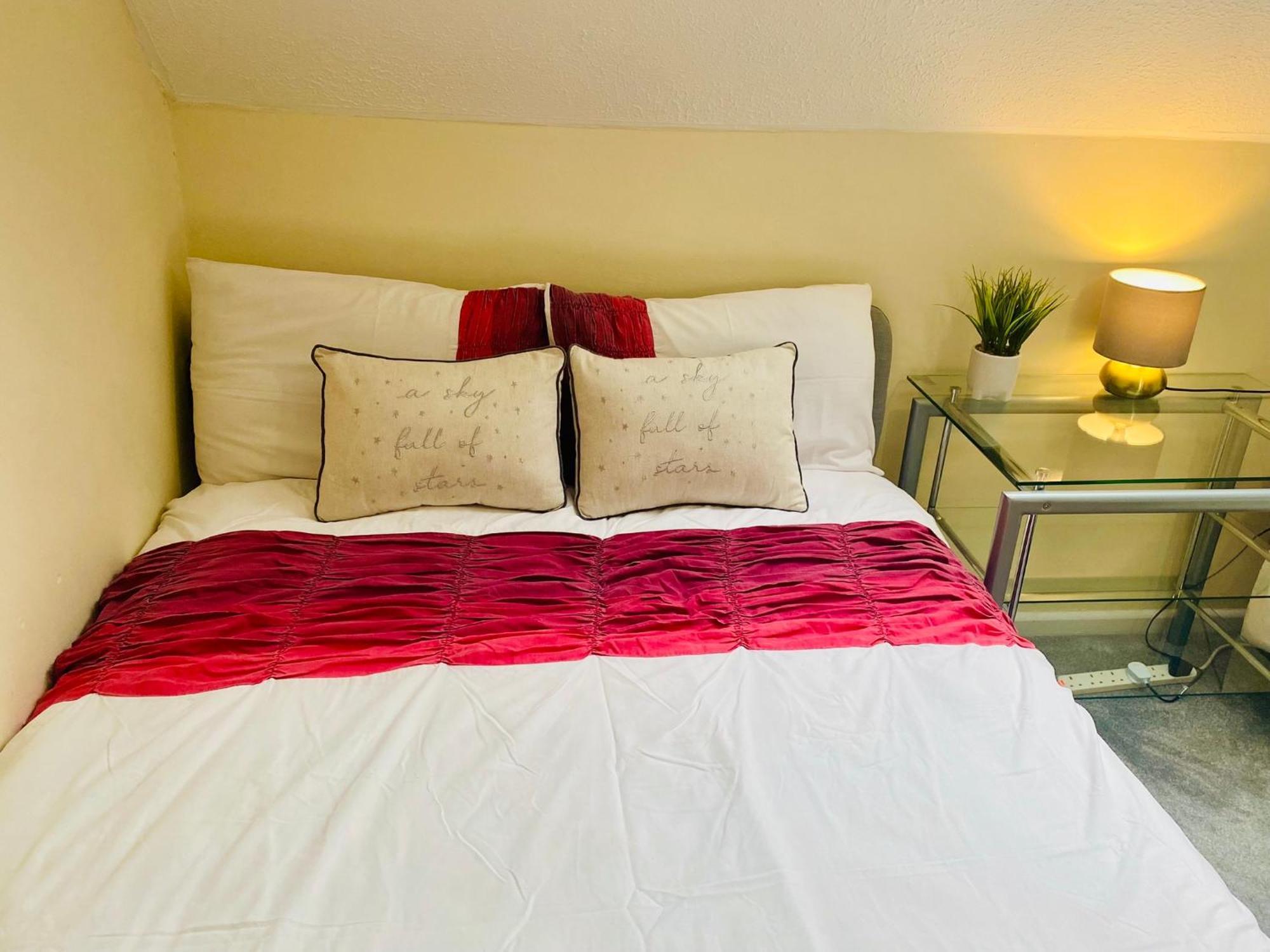 Charming Entire 2-bedroom House In Holiday home Milton Keynes