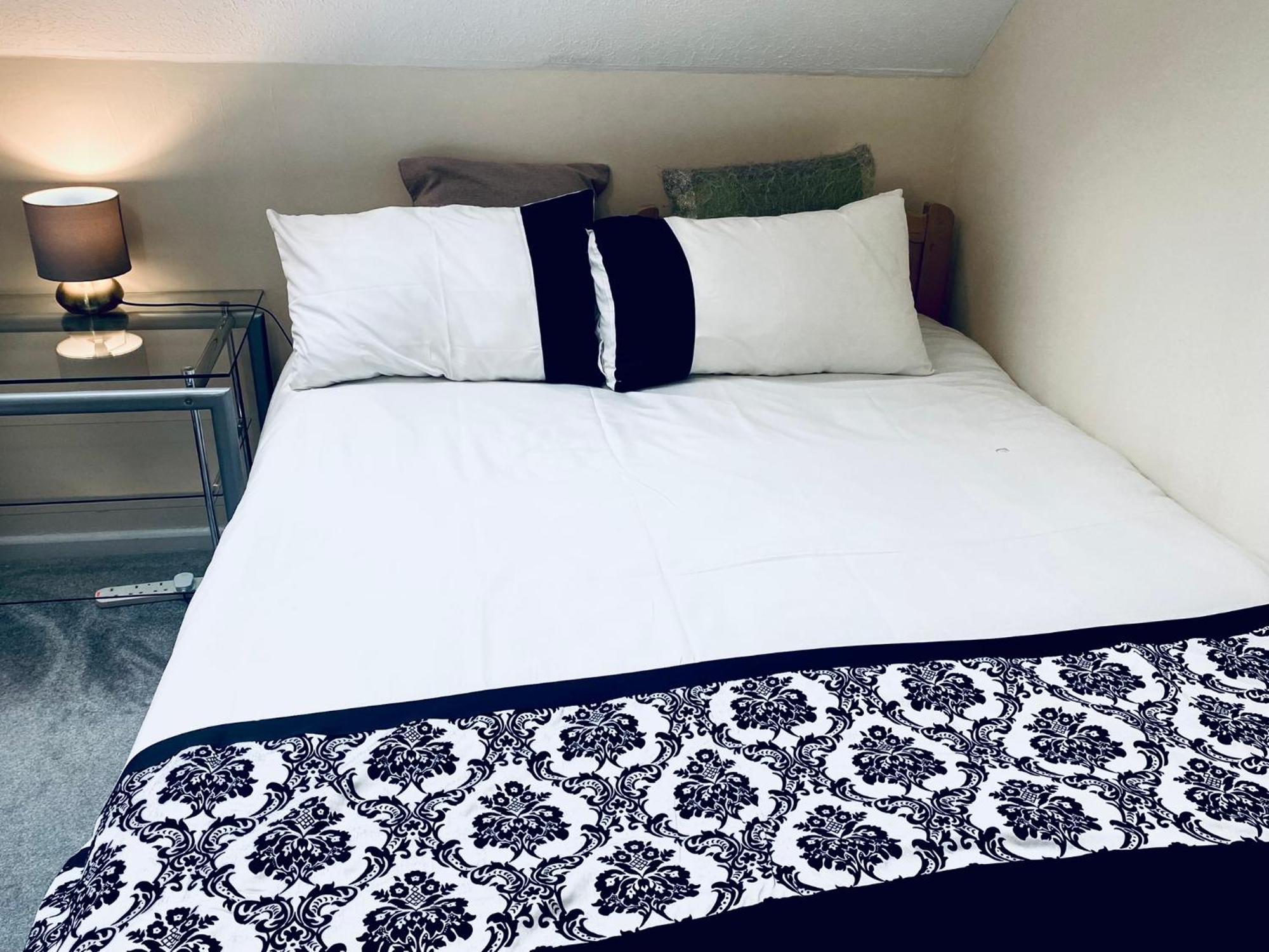 Charming Entire 2-bedroom House In Milton Keynes