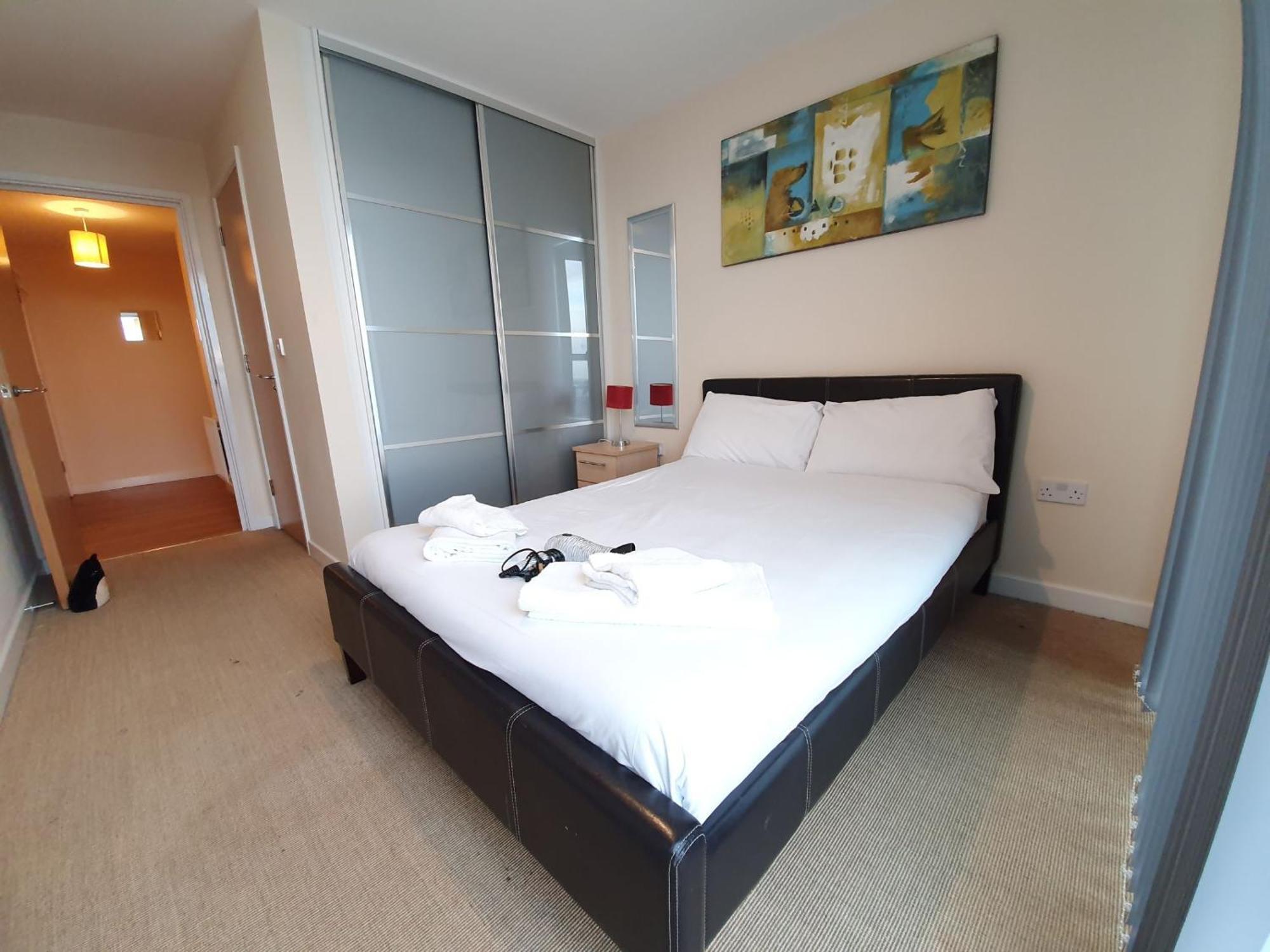 Dazzon - Hub - Central Mk Apartment