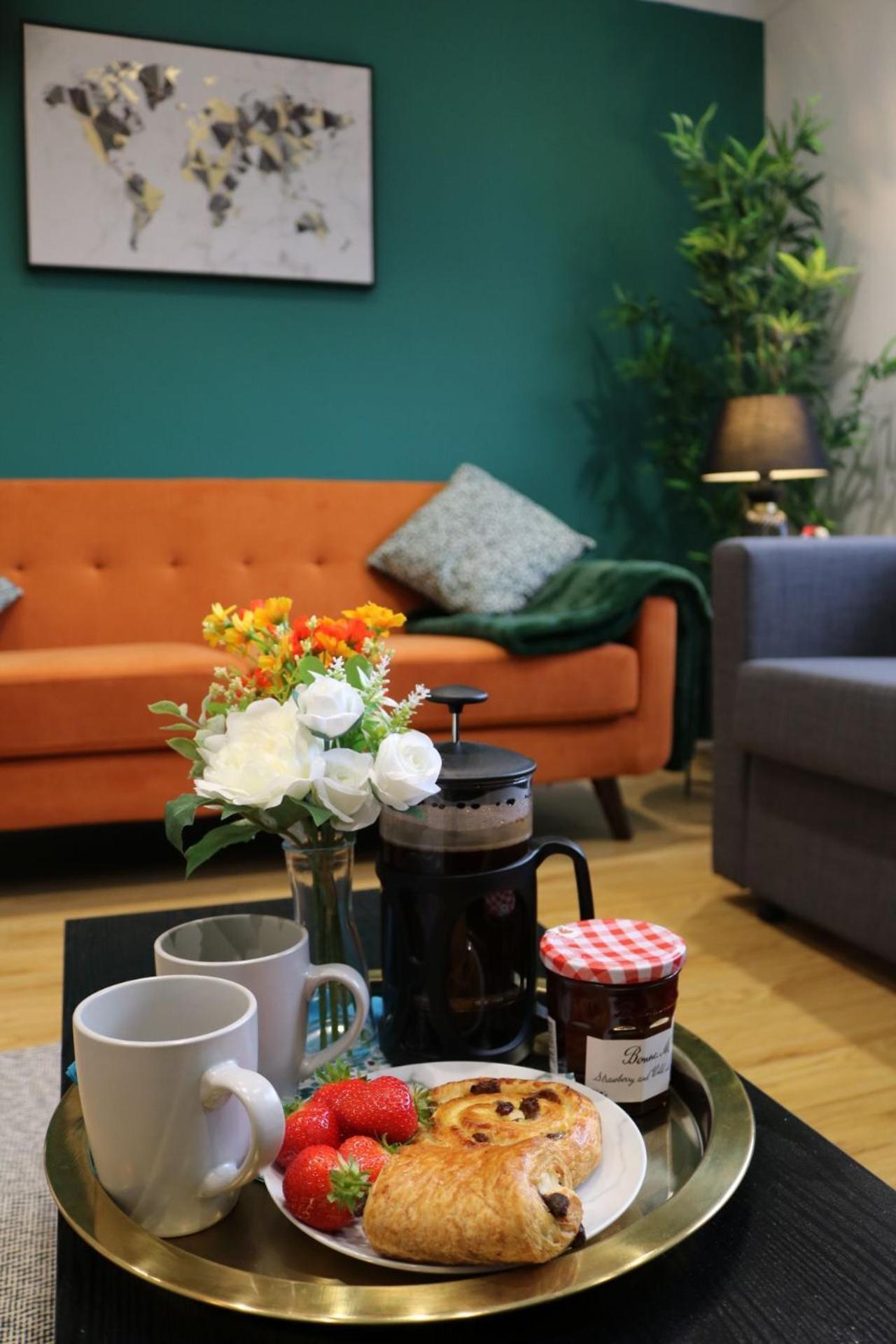 Stylish Townhouse-central Location-great Discoun S Homestay Milton Keynes