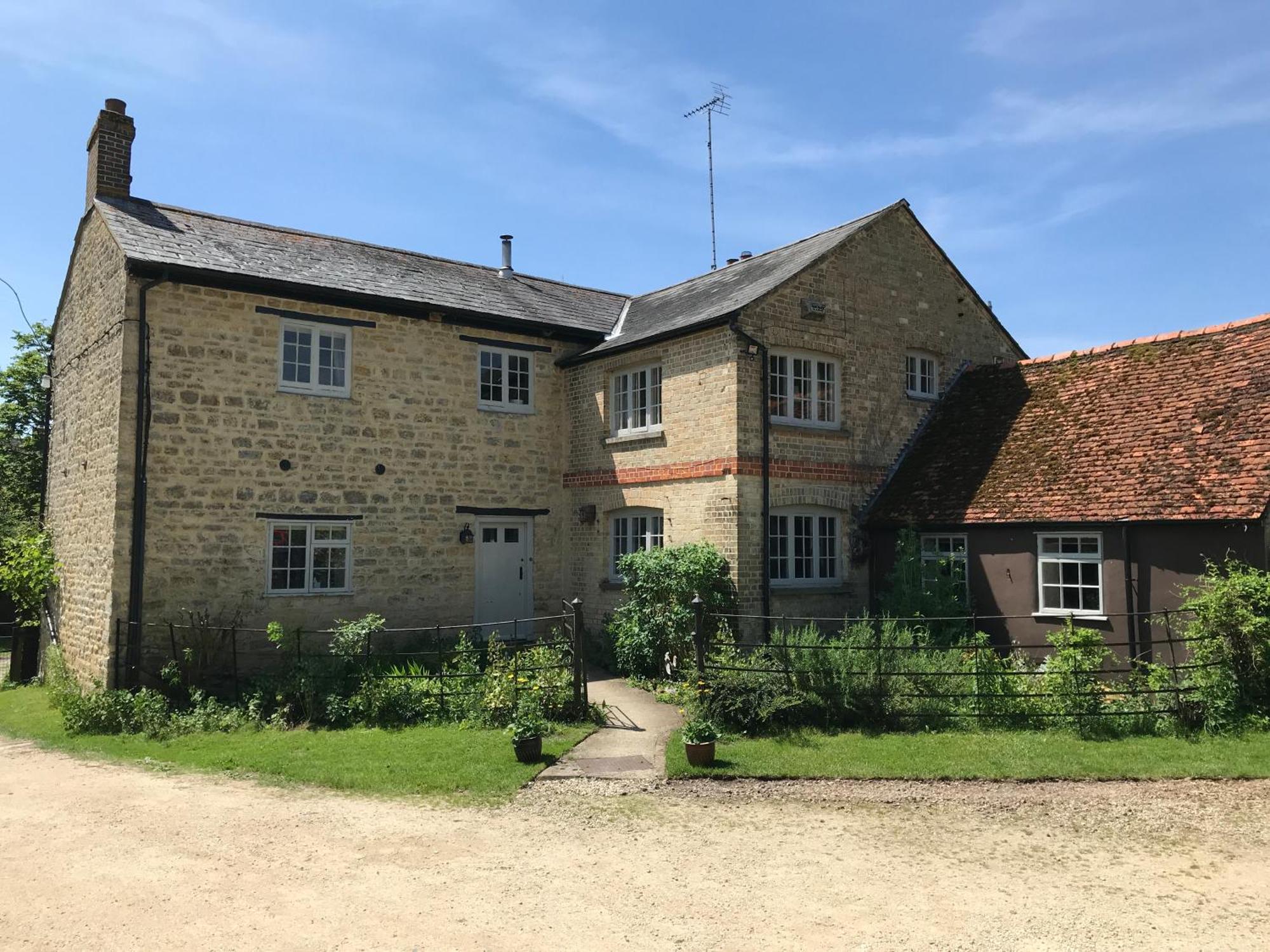 Farm 3* Milton Keynes