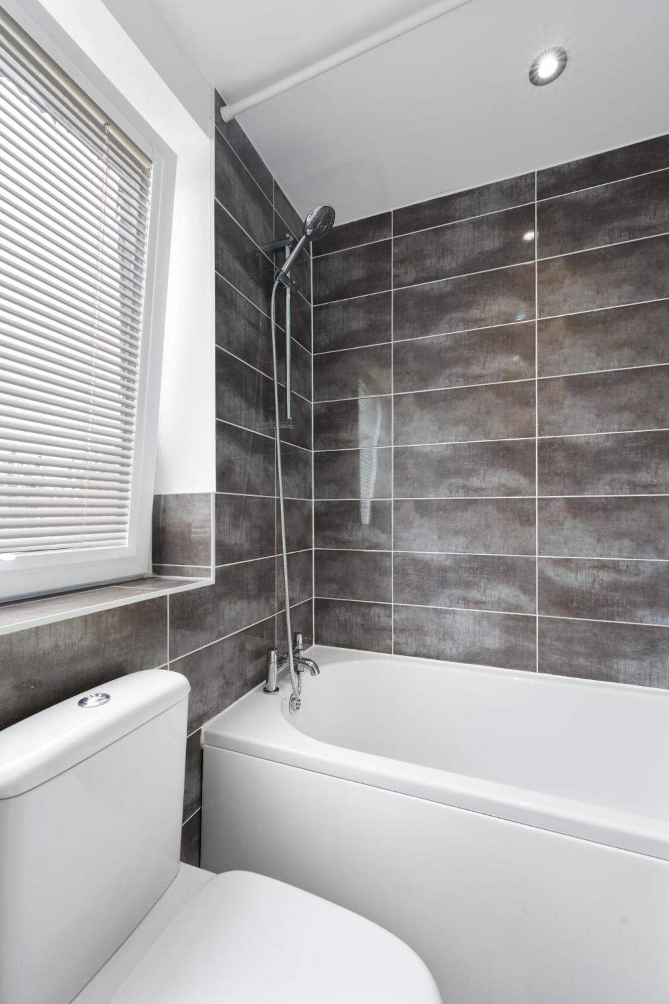 Elegant 4-double Bedroom Townhouse, Great For Holidays, Professionals And Contractors -the Perfect Away From *