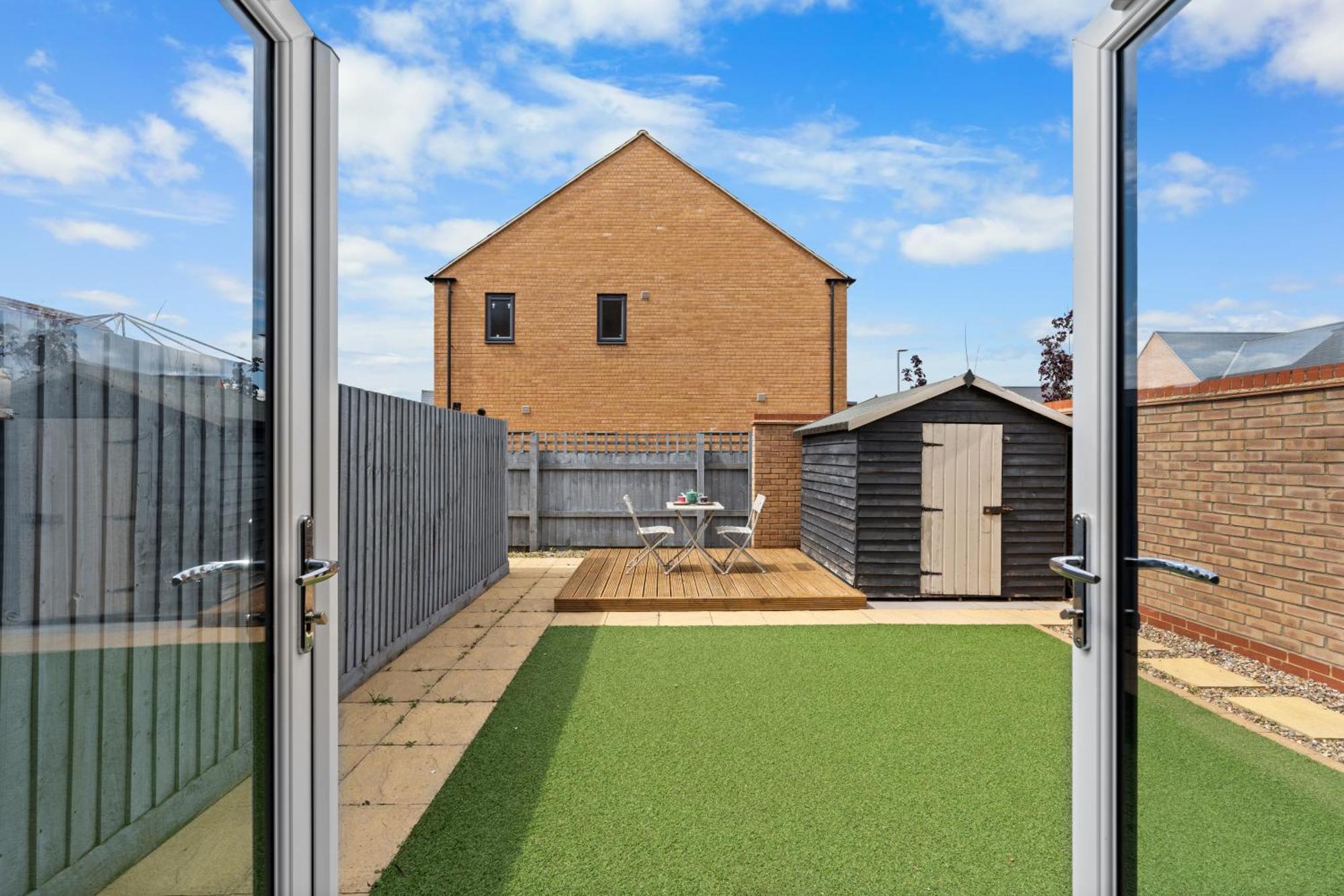 Elegant 4-double Bedroom Townhouse, Great For Holidays, Professionals And Contractors -the Perfect Away From Guest house Milton Keynes