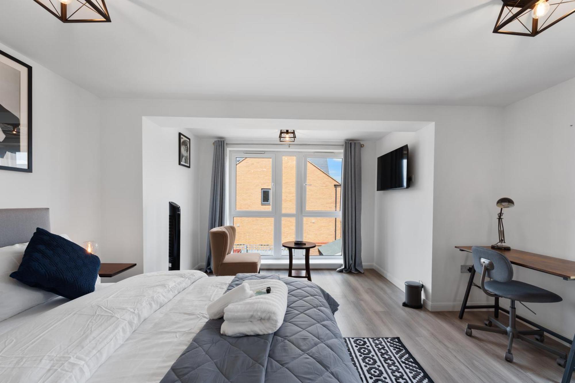 Guest house Elegant 4-double Bedroom Townhouse, Great For Holidays, Professionals And Contractors -the Perfect Away From *