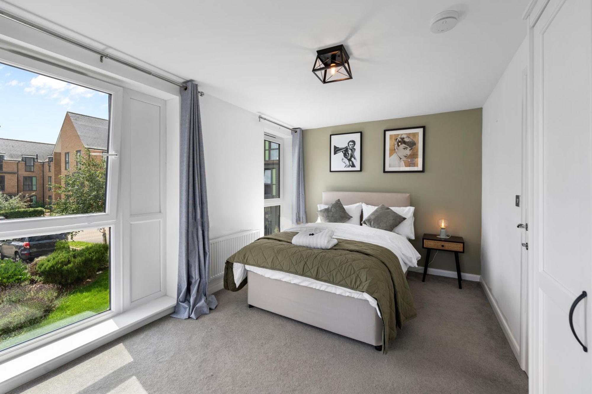 Elegant 4-double Bedroom Townhouse, Great For Holidays, Professionals And Contractors -the Perfect Away From *