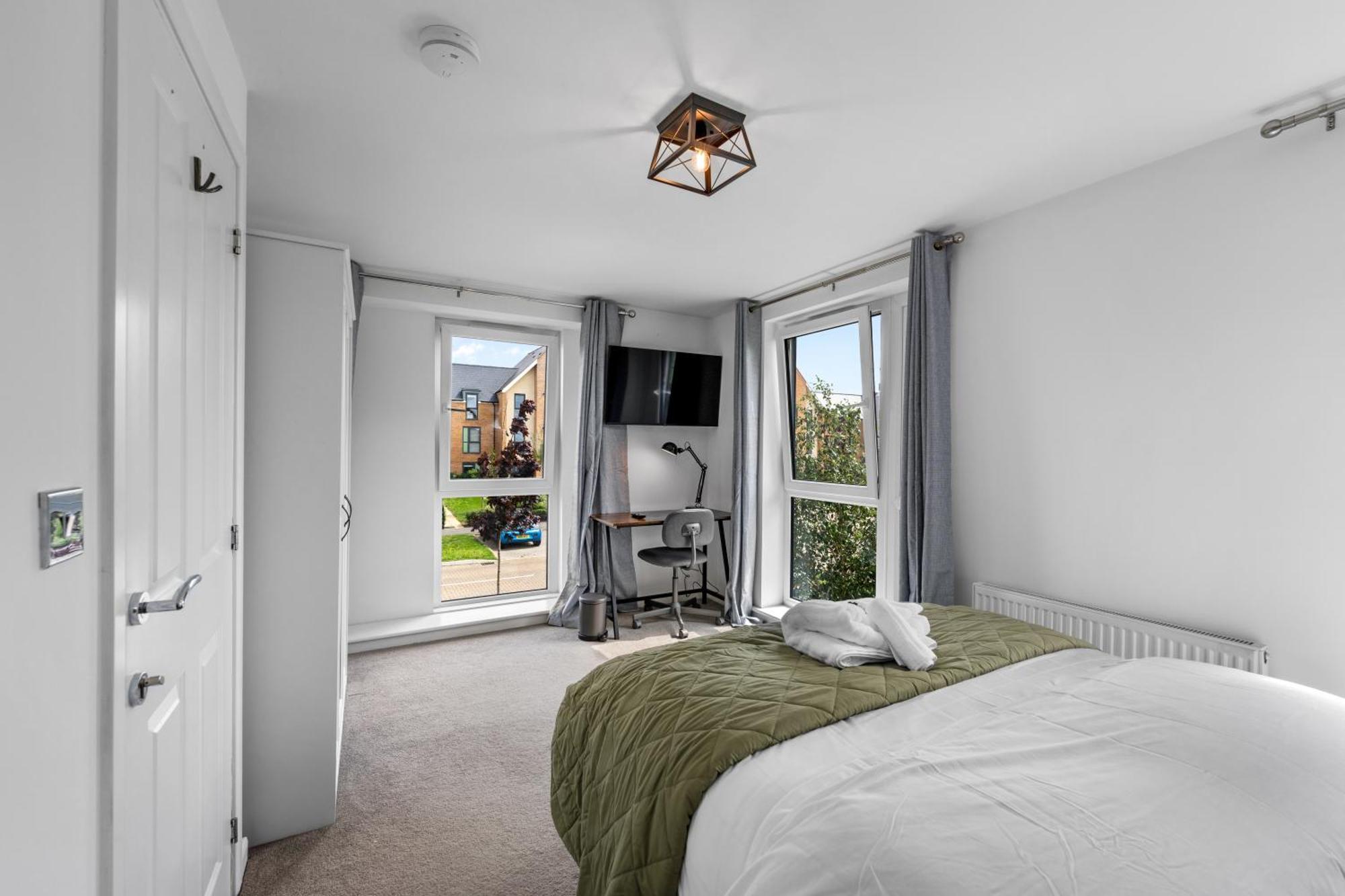 Elegant 4-double Bedroom Townhouse, Great For Holidays, Professionals And Contractors -the Perfect Away From