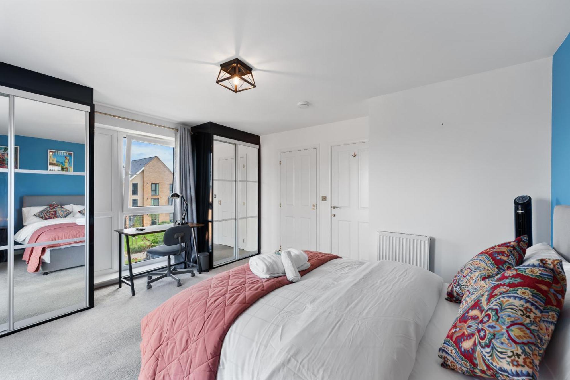 Guest house Elegant 4-double Bedroom Townhouse, Great For Holidays, Professionals And Contractors -the Perfect Away From Milton Keynes