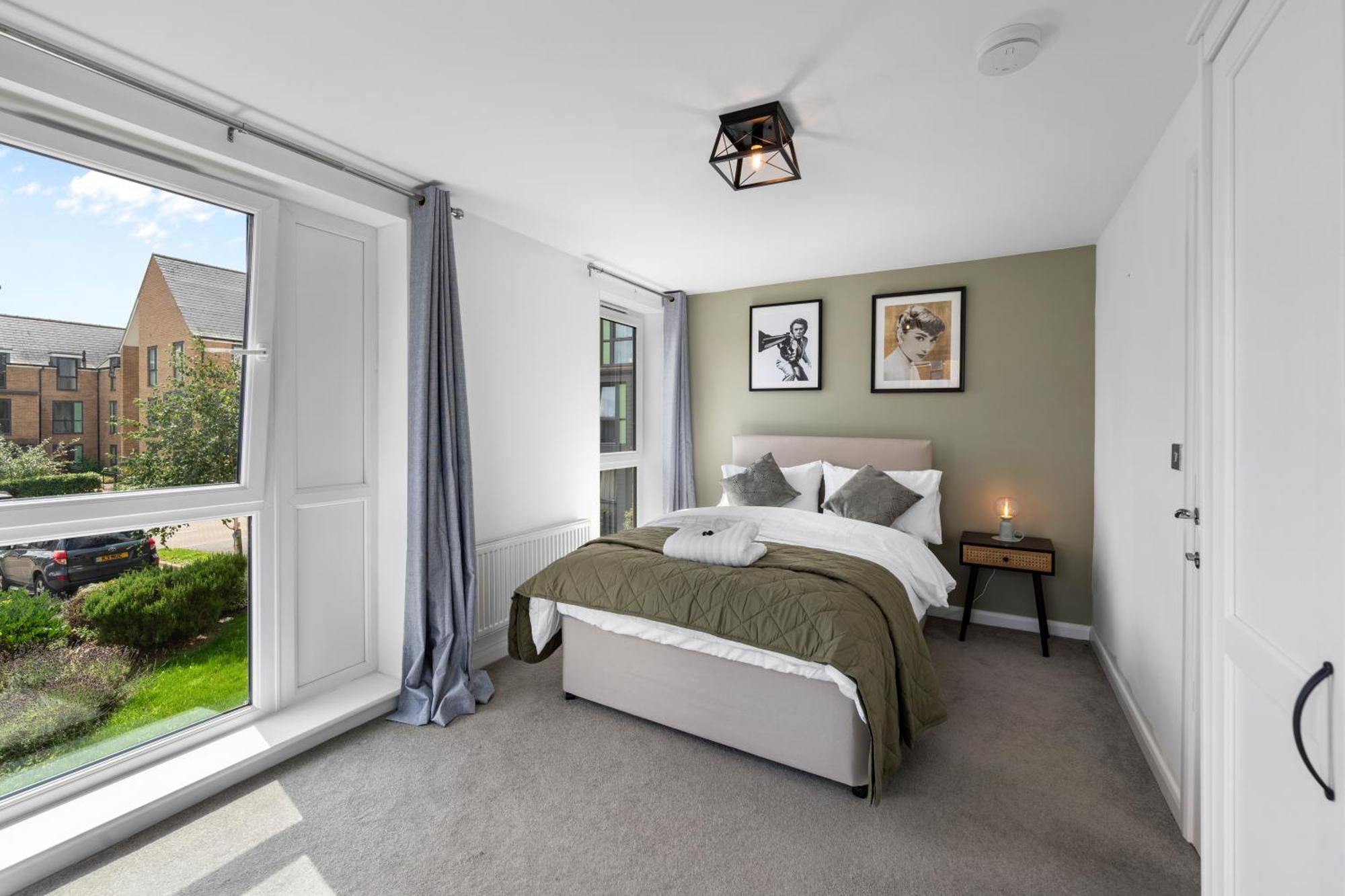 Elegant 4-double Bedroom Townhouse, Great For Holidays, Professionals And Contractors -the Perfect Away From *