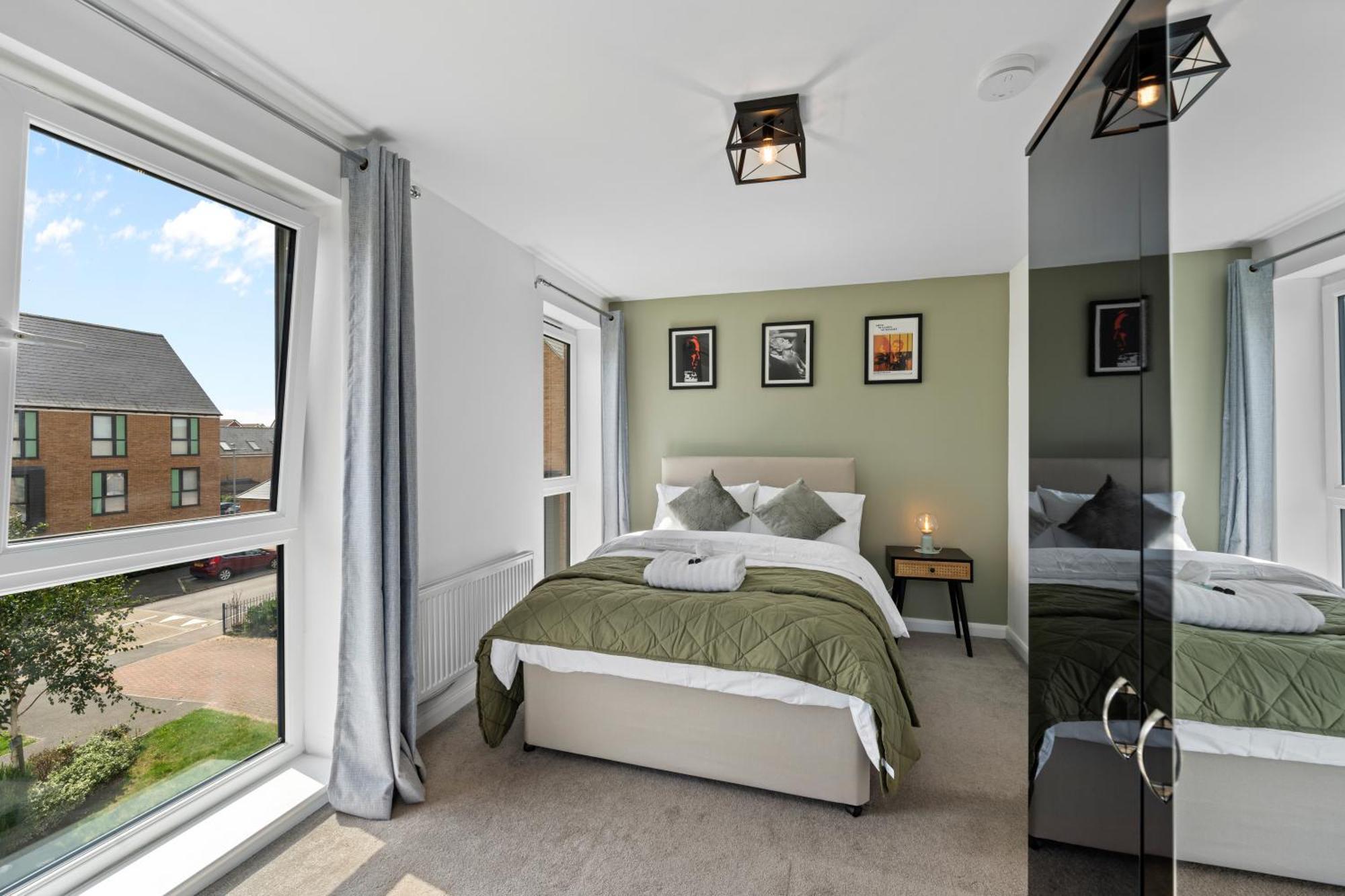 Elegant 4-double Bedroom Townhouse, Great For Holidays, Professionals And Contractors -the Perfect Away From