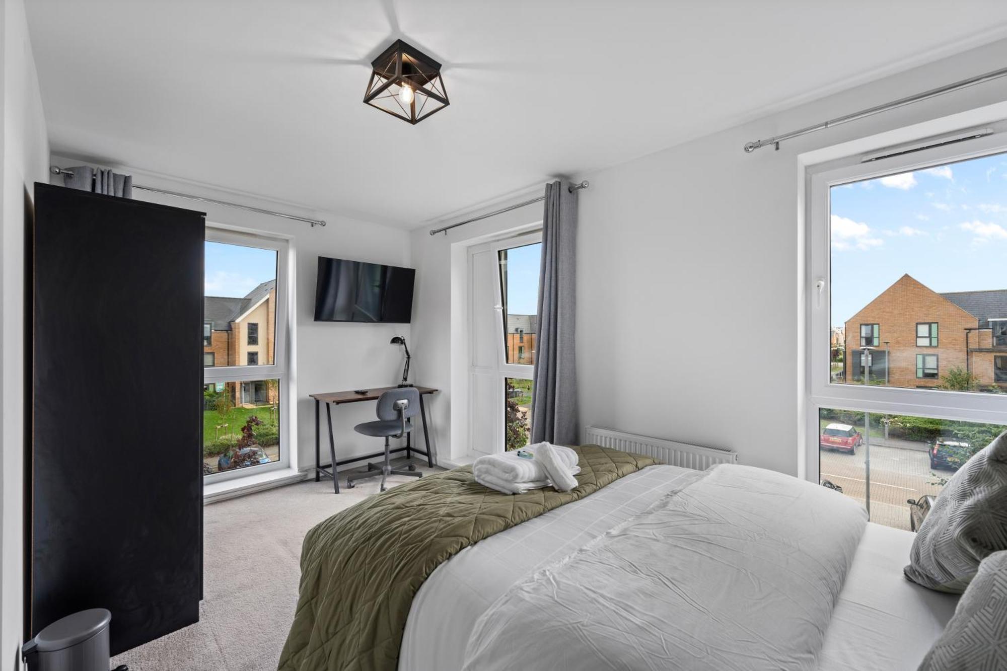 Guest house Elegant 4-double Bedroom Townhouse, Great For Holidays, Professionals And Contractors -the Perfect Away From *