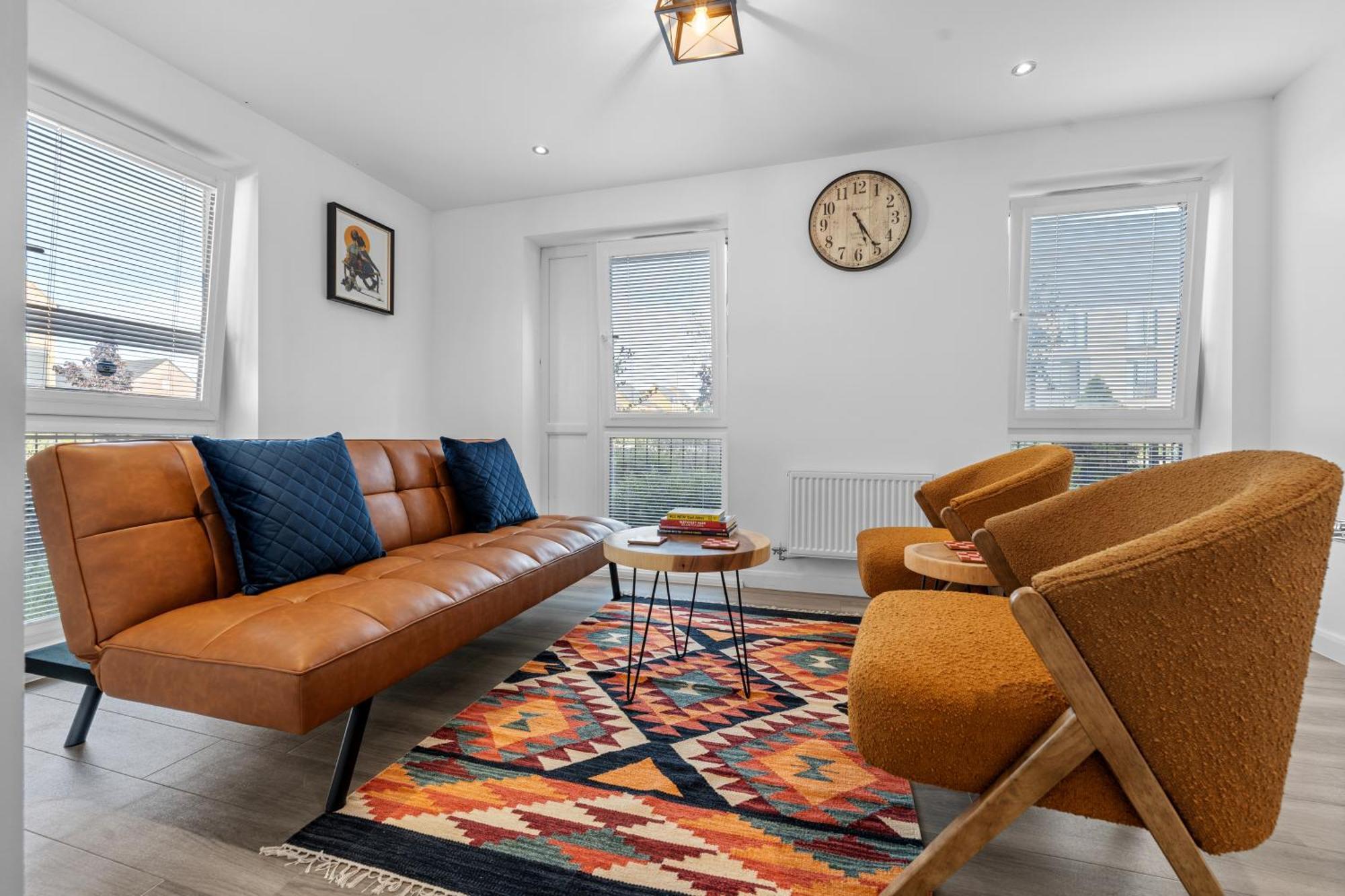 Elegant 4-double Bedroom Townhouse, Great For Holidays, Professionals And Contractors -the Perfect Away From Guest house *