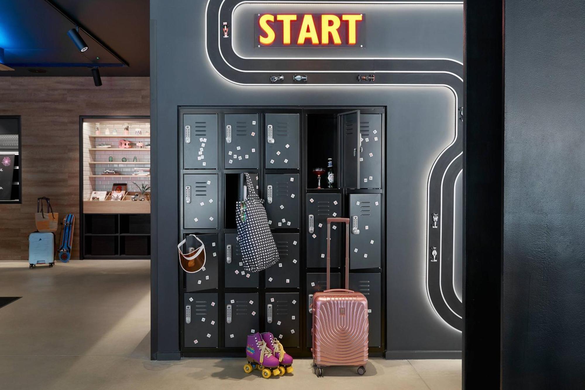 Moxy Hotel 3*