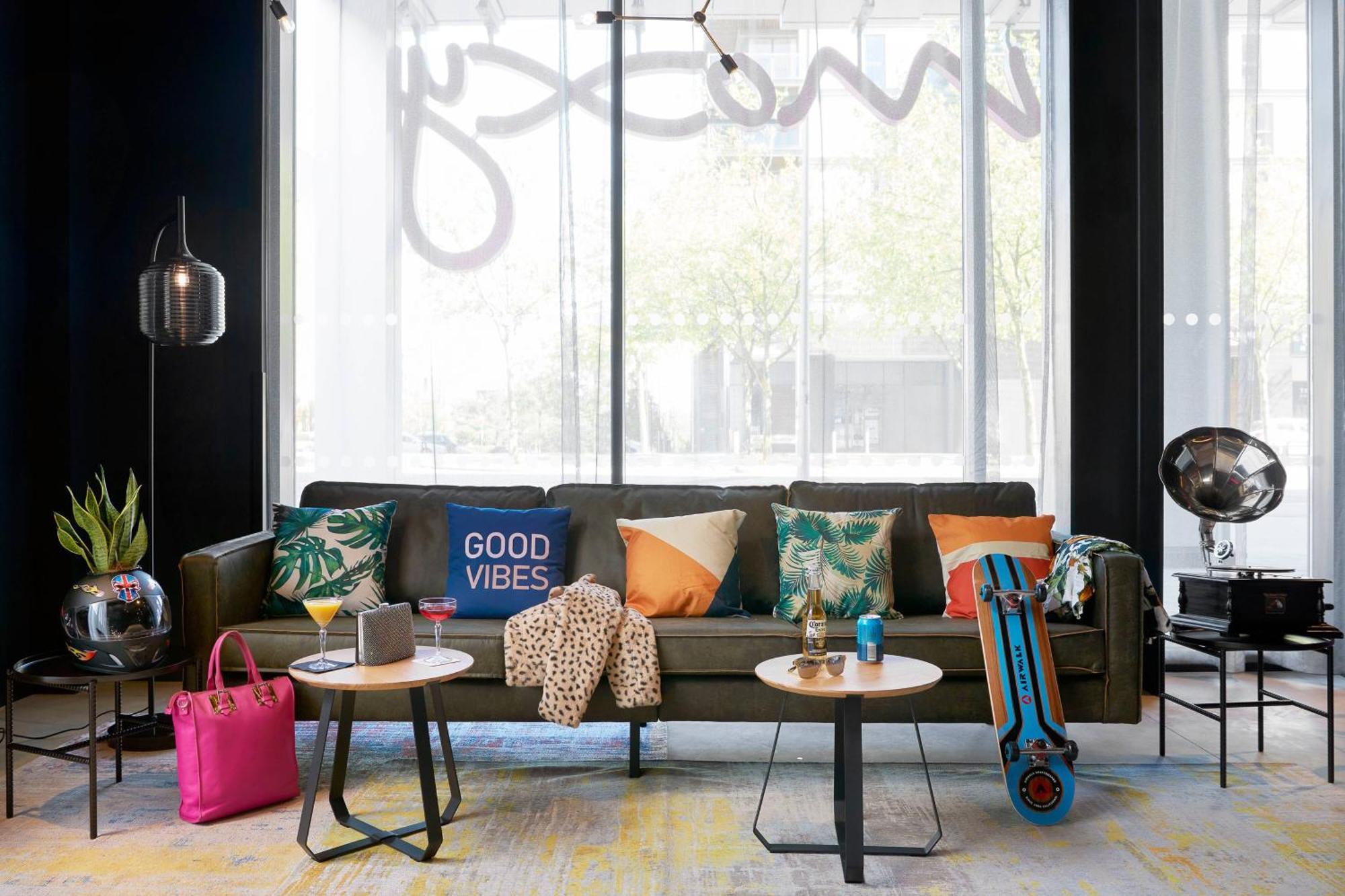 Moxy 3*