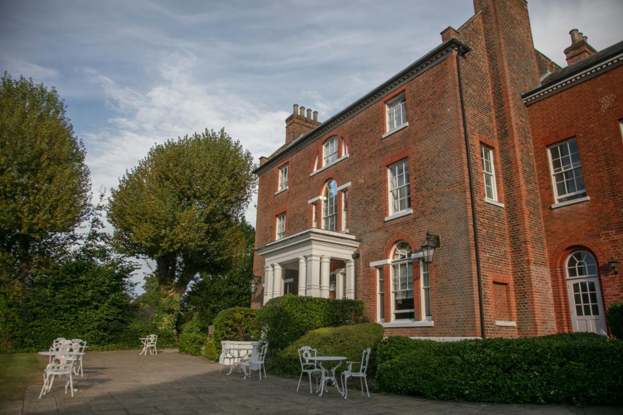 Western Moore Place Hotel 3*