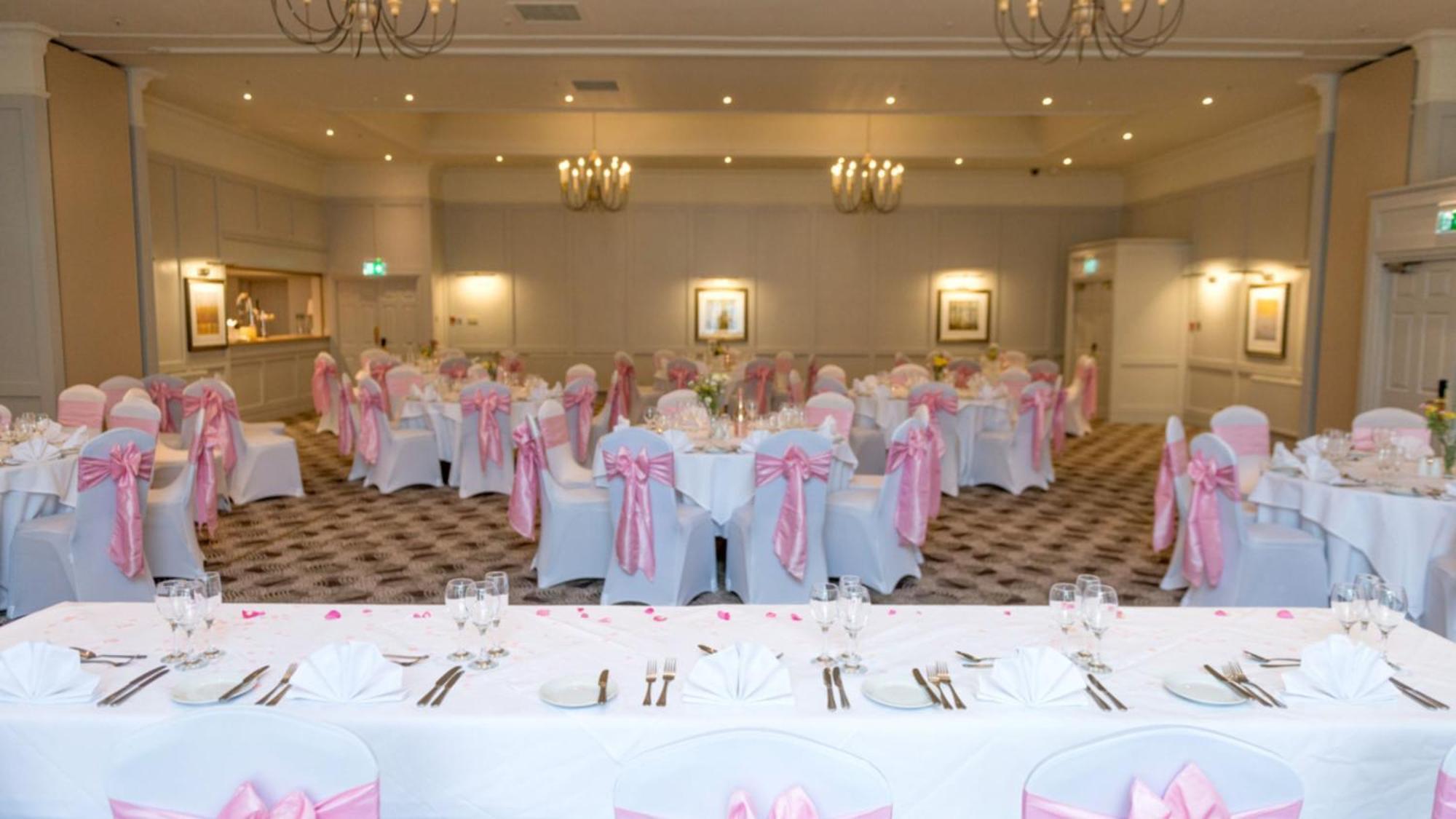 Hotel Holiday East M1 Junc 14 By Ihg 4*