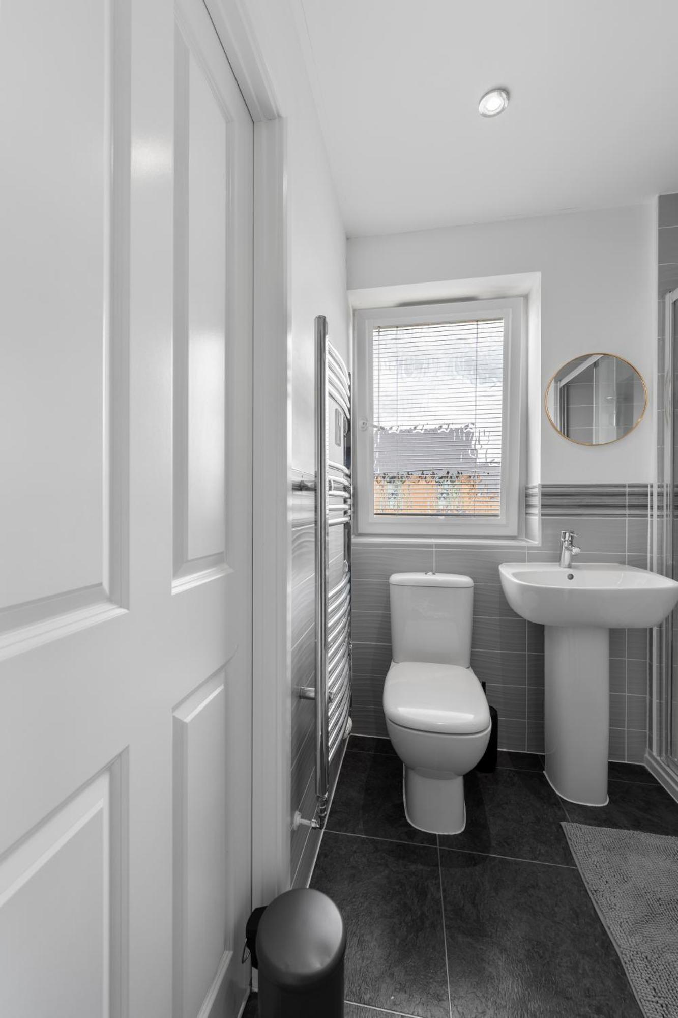 Elegant 4-double Bedroom Townhouse, Great For Holidays, Professionals And Contractors -the Perfect Away From * Milton Keynes