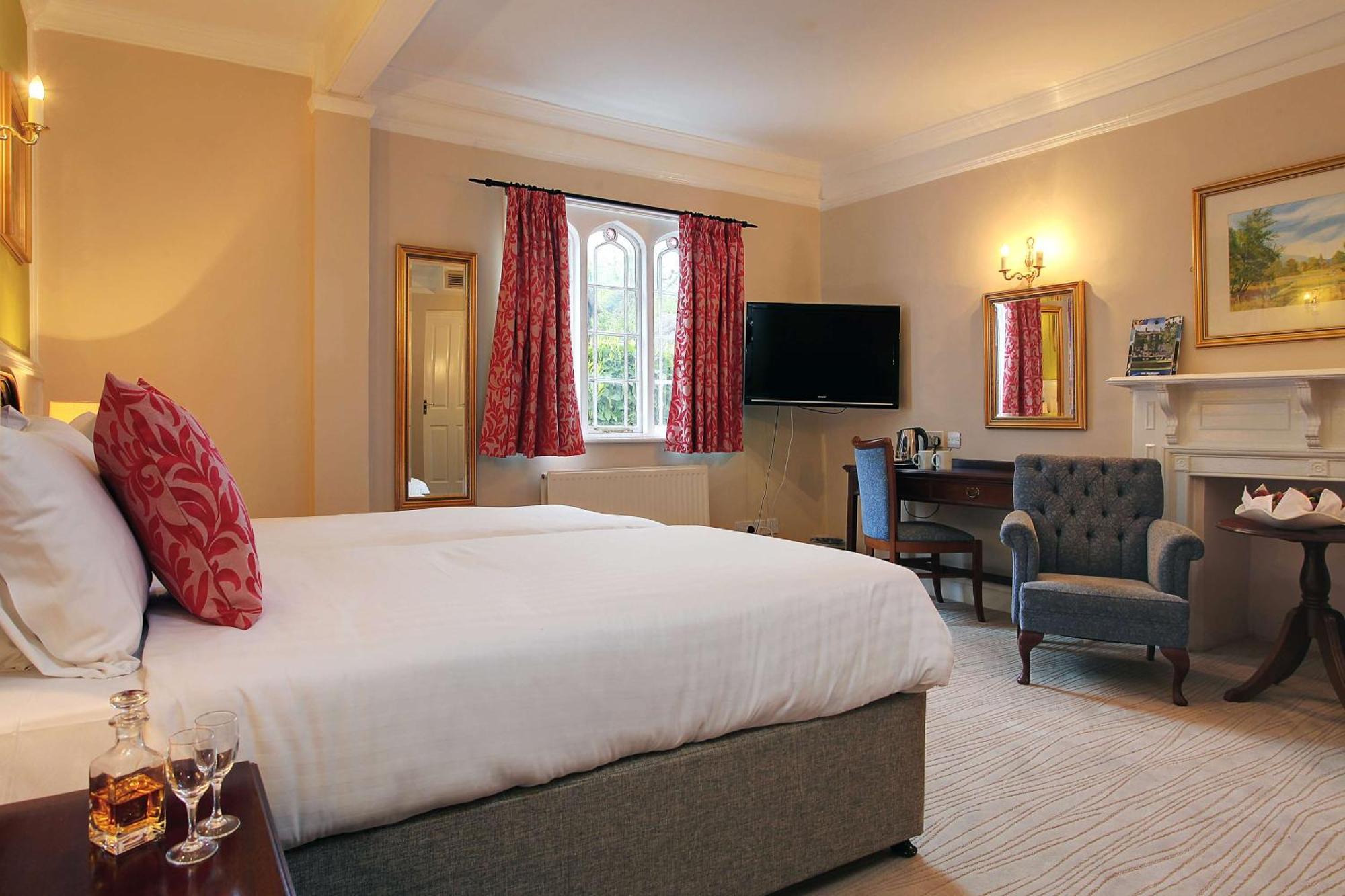 Western Moore Place 3*