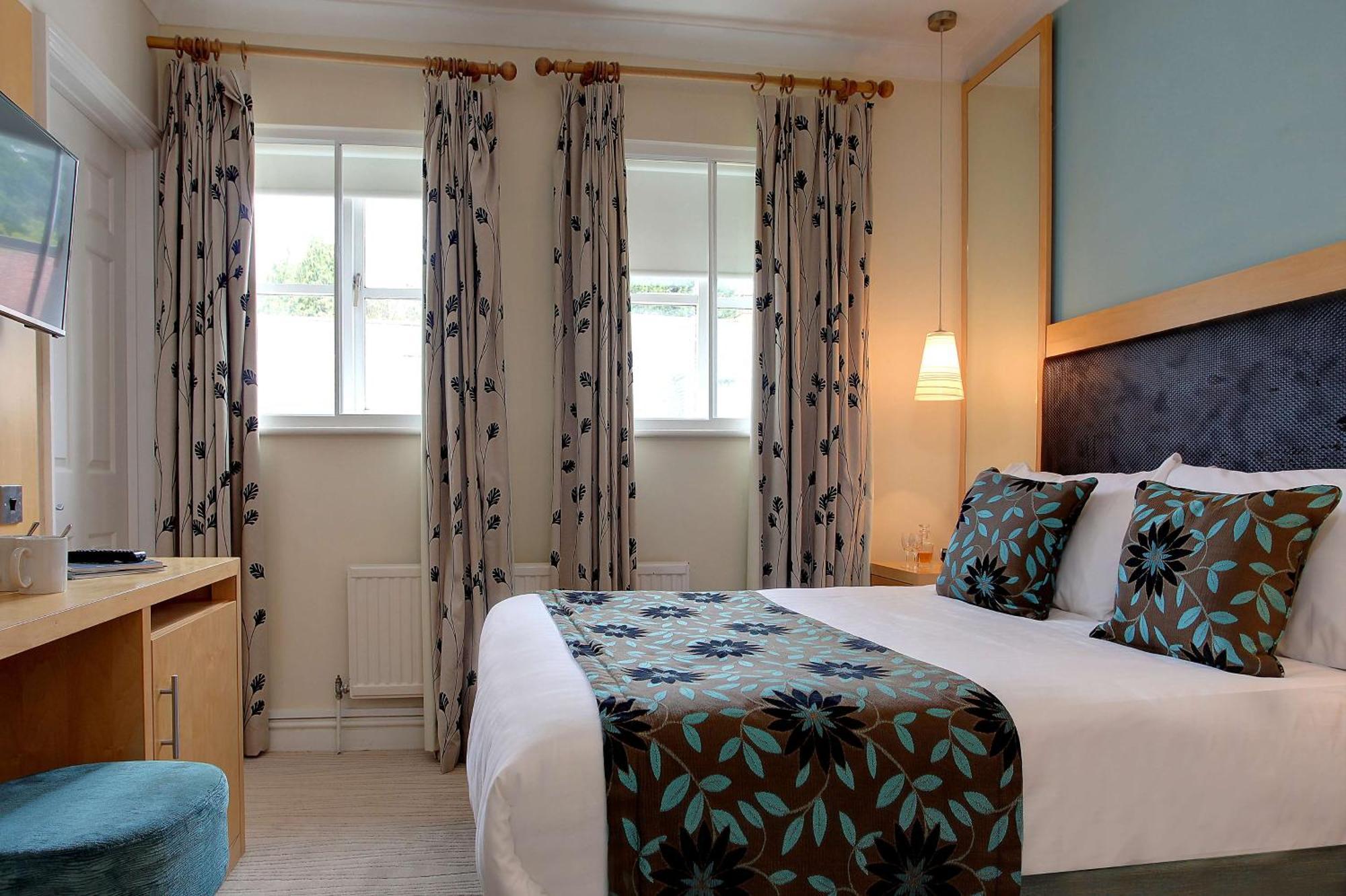 Western Moore Place Hotel 3*