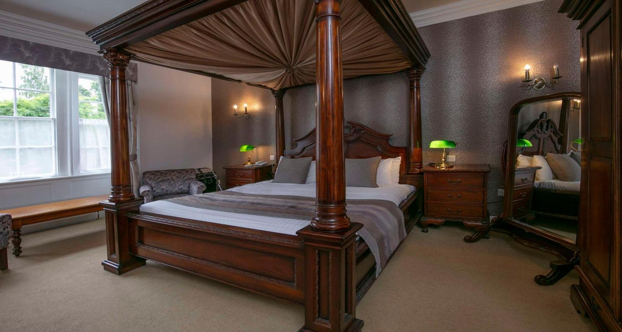 Western Moore Place Hotel
