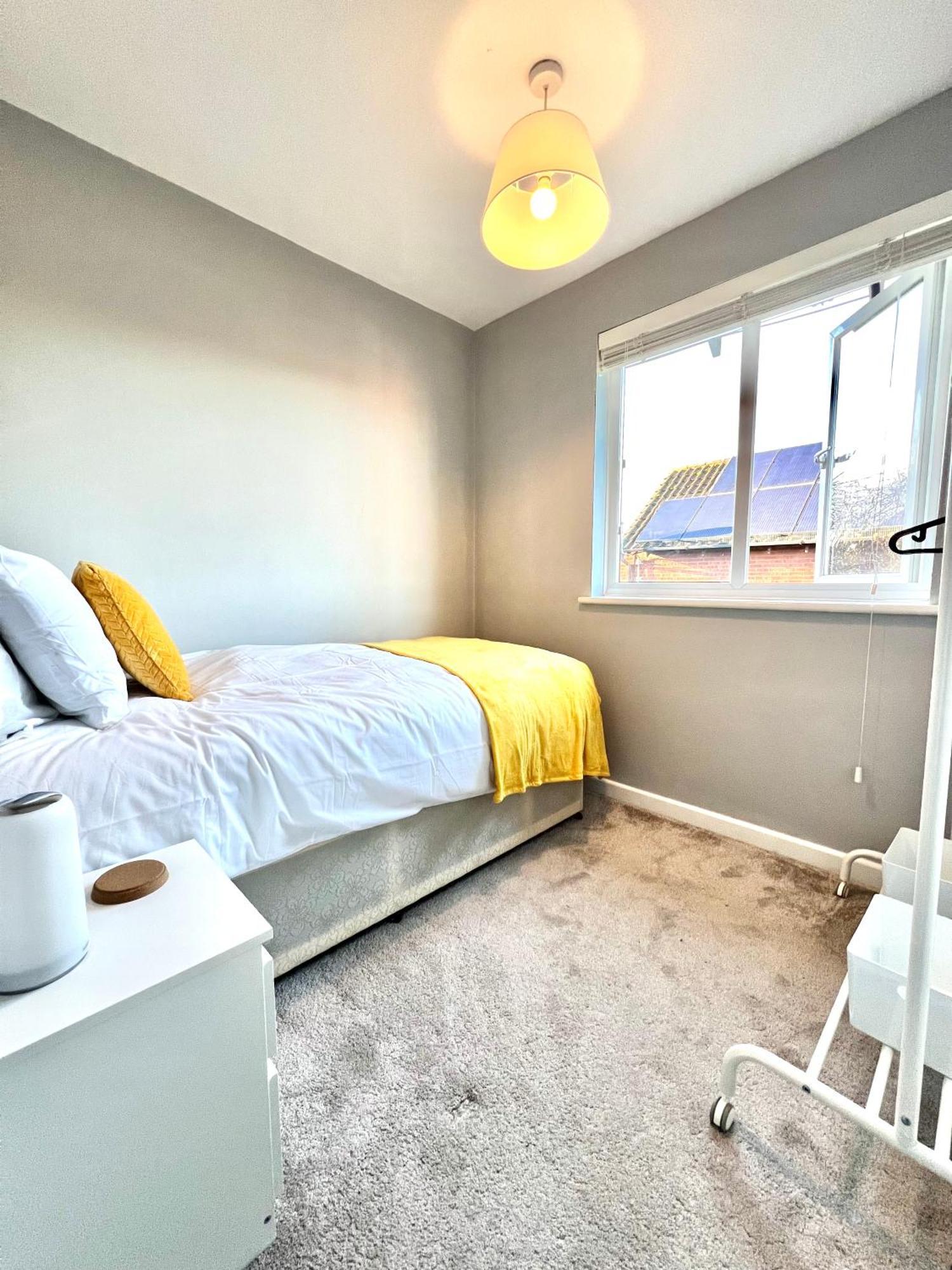 Furzton - Free Private Parking, Modern And Garden, 50 Tv, Sleeps 5 Casa de férias *