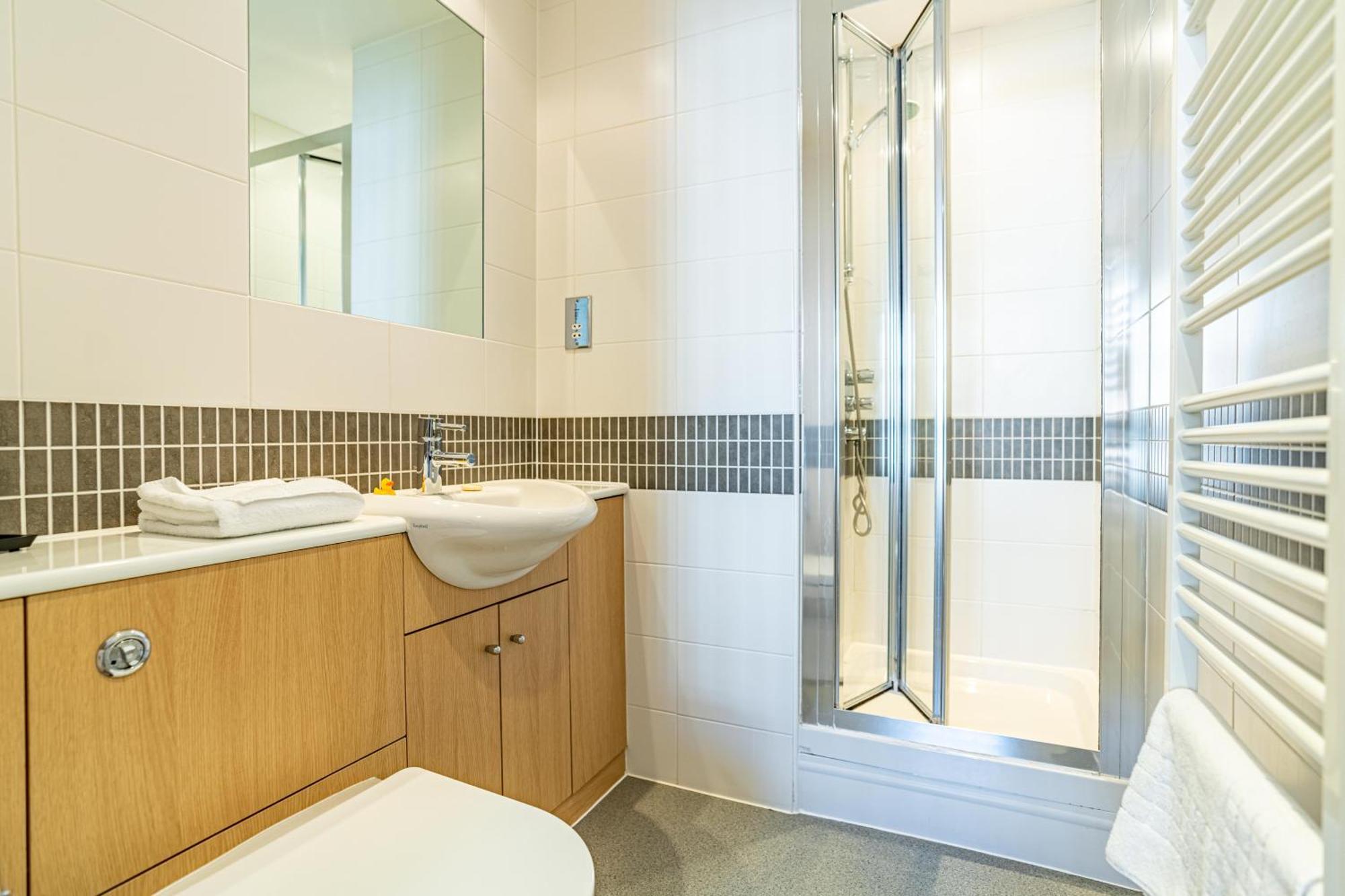 Cotels At Vizion: Serviced With Free Parking Apartment