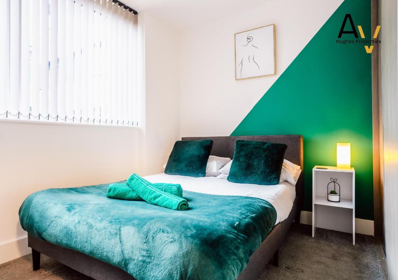 Elegant Two-Bedroom Apartment - Parking, Central, Perfect For Relocation By Av Hughes Properties
