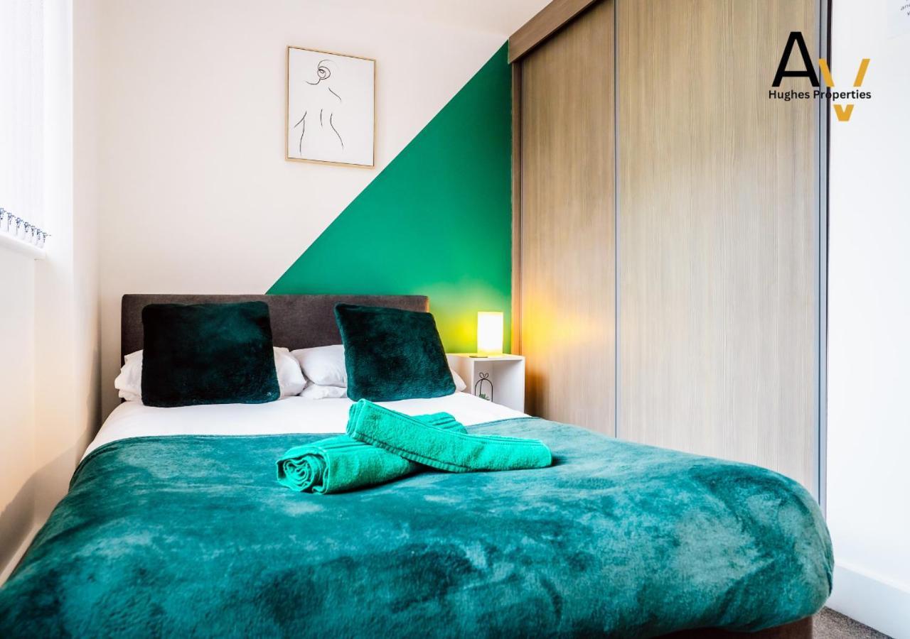 Elegant Two-Bedroom Apartment - Parking, Central, Perfect For Relocation By Av Hughes Properties Apartment