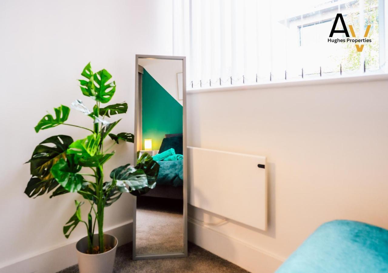 Elegant Two-Bedroom Apartment - Parking, Central, Perfect For Relocation By Av Hughes Properties Apartment *