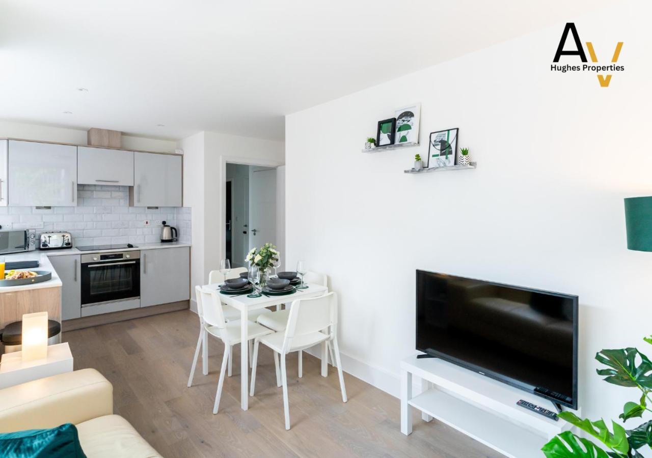 Elegant Two-Bedroom Apartment - Parking, Central, Perfect For Relocation By Av Hughes Properties