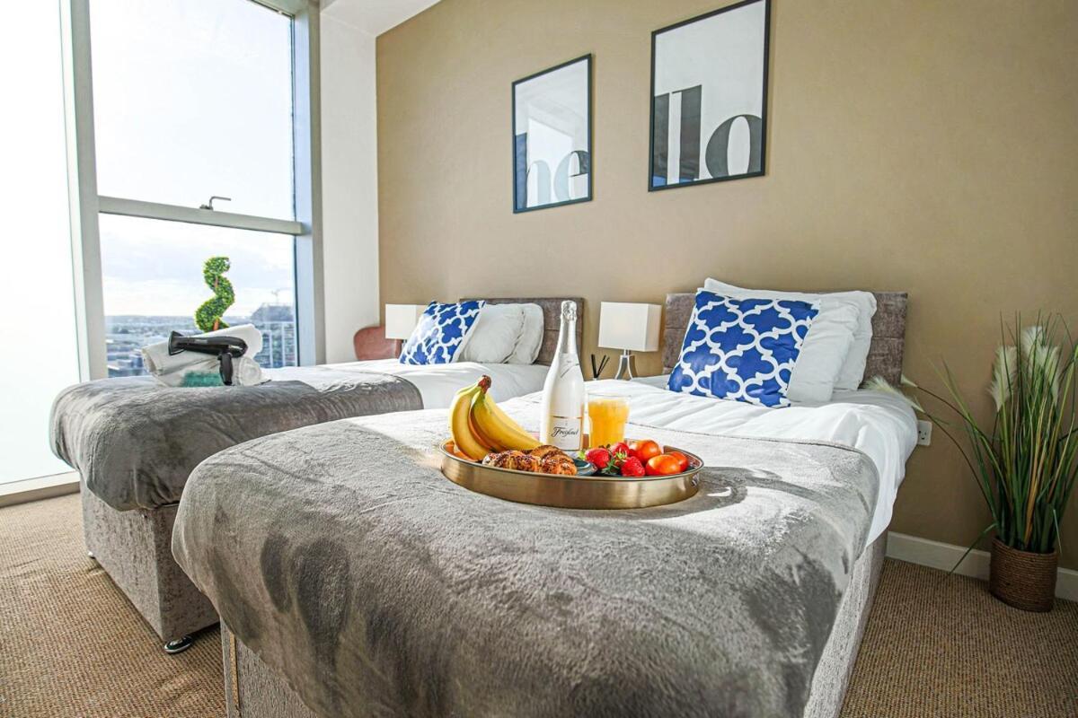 Apartment Penthouse Hub - Mk - Juliet Balcony, Free Parking, Fast Wi-fi And Smart Tv With Netflix By Yoko Milton Keynes