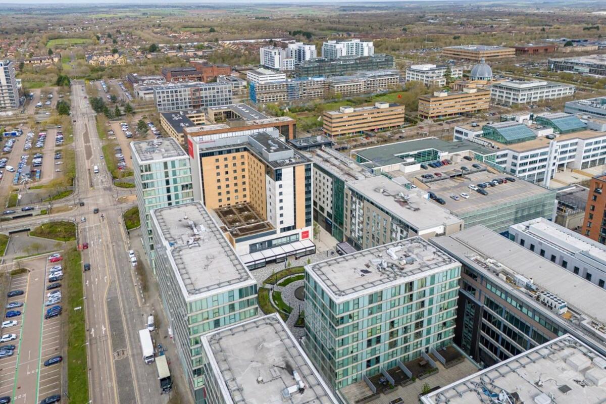Penthouse Hub - Mk - Juliet Balcony, Free Parking, Fast Wi-fi And Smart Tv With Netflix By Yoko