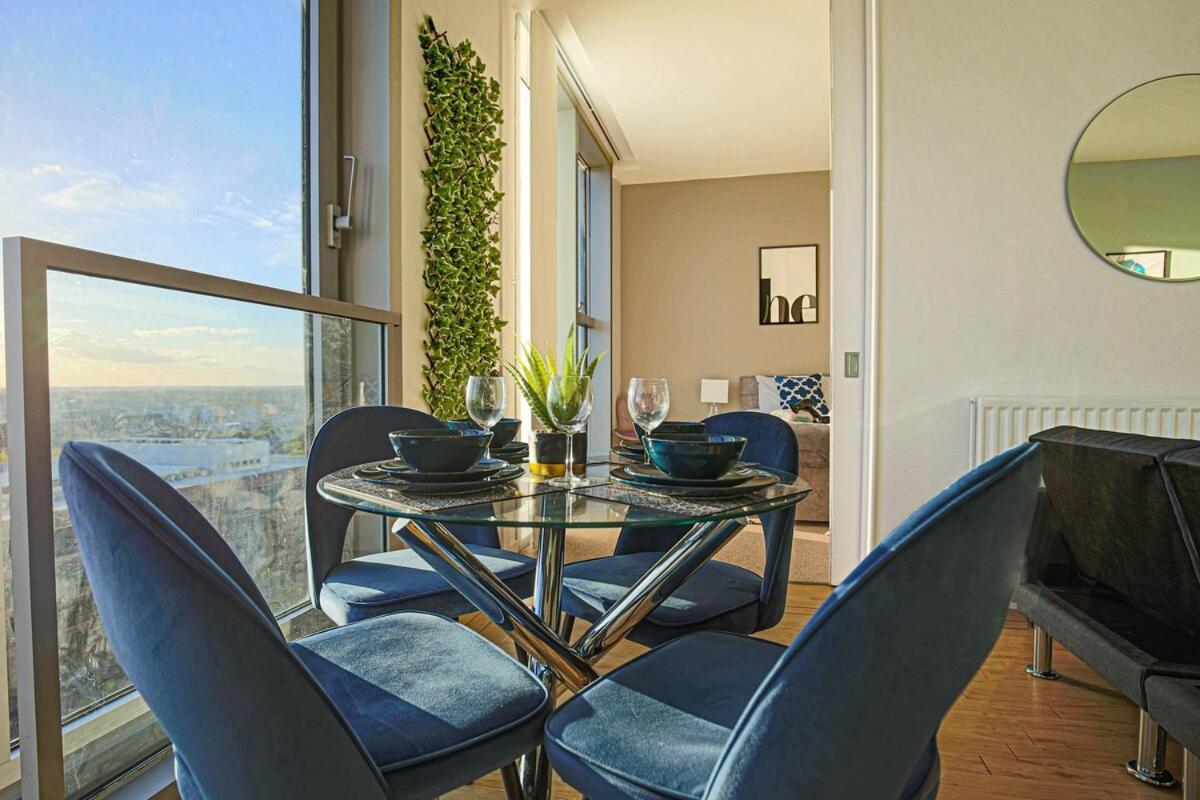 Apartment Penthouse Hub - Mk - Juliet Balcony, Free Parking, Fast Wi-fi And Smart Tv With Netflix By Yoko