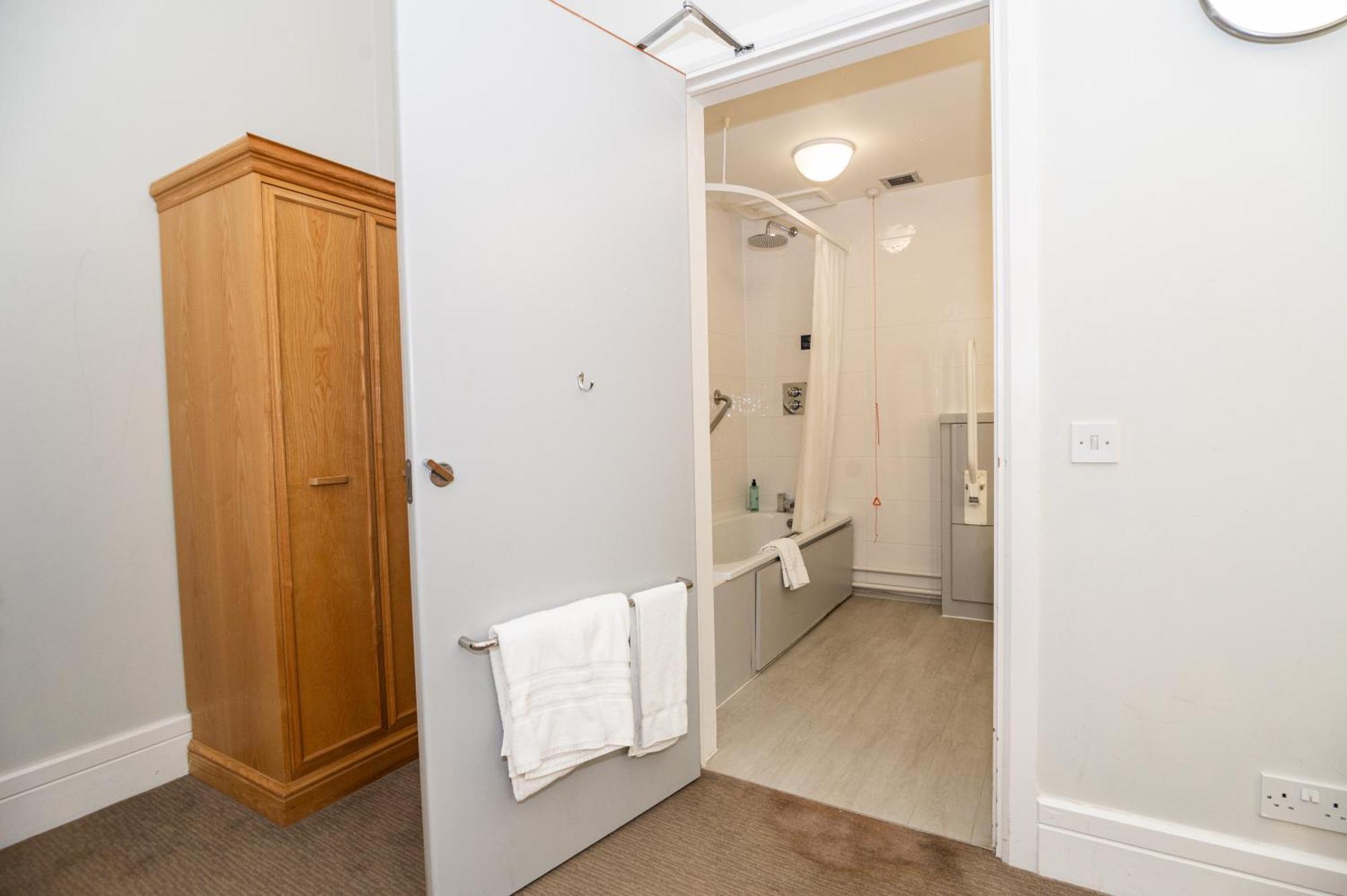 Hotel Kents Hill Park Training & Conference Centre 3*