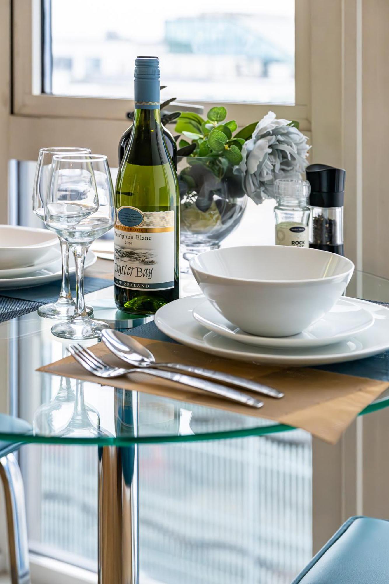 Brightleap Centre: Stylish Home-away With Smart Amenities Milton Keynes