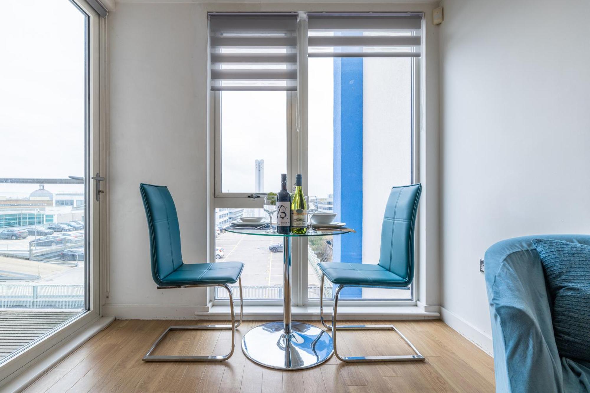 Brightleap Centre: Stylish Home-away With Smart Amenities Milton Keynes