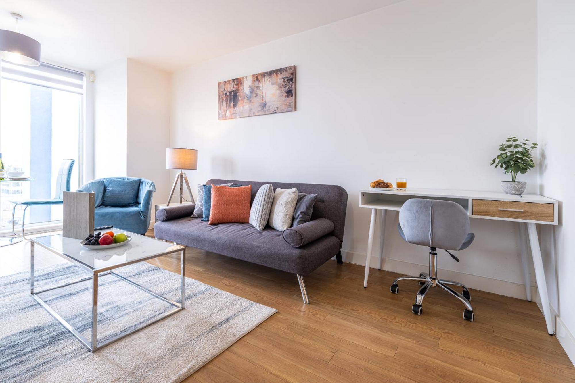 Brightleap Centre: Stylish Home-away With Smart Amenities Apartment