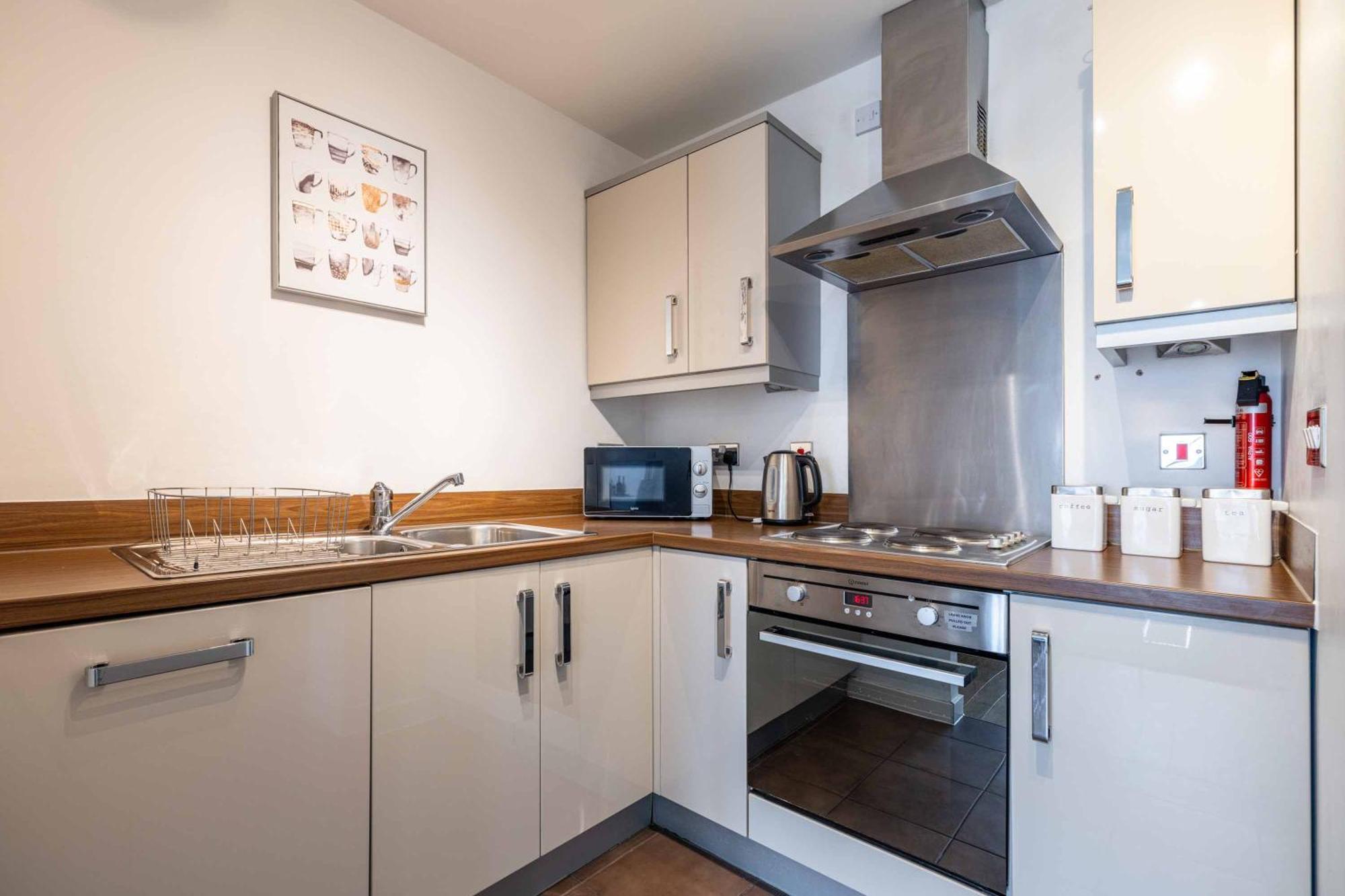 Brightleap Centre: Stylish Home-away With Smart Amenities Apartment