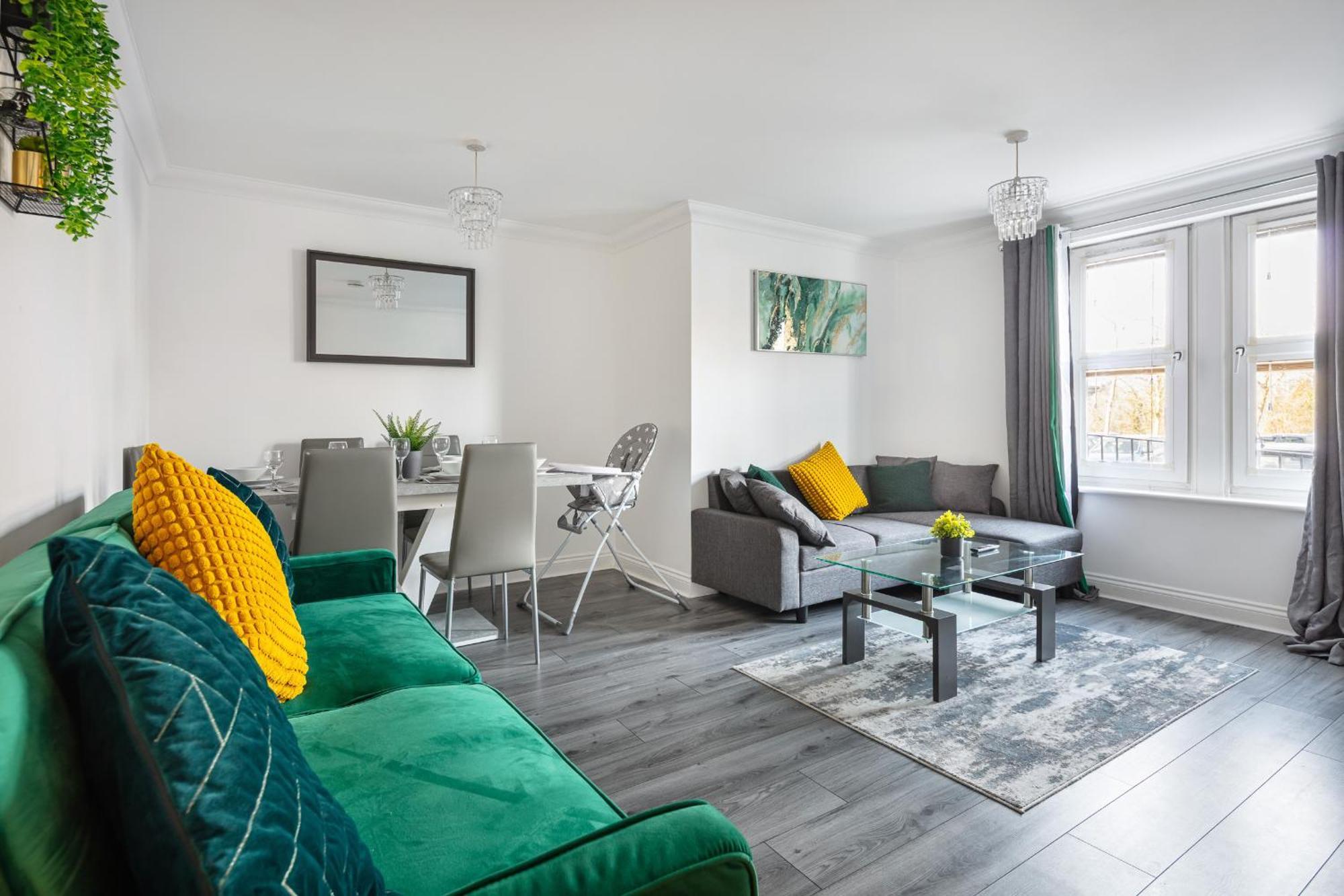 Modern 4br Ground Floor In Prime Mk Location, Walking Distance From Cmk Train Station, Close To Mk Amenities, 2 Bathrooms, Free Parking-managed By Chique Ltd