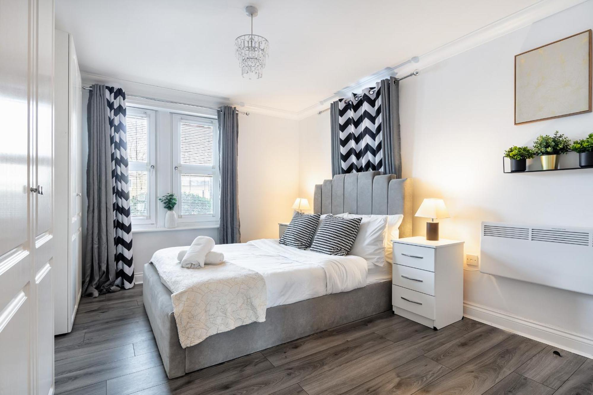 Modern 4br Ground Floor In Prime Mk Location, Walking Distance From Cmk Train Station, Close To Mk Amenities, 2 Bathrooms, Free Parking-managed By Chique Ltd Apartment