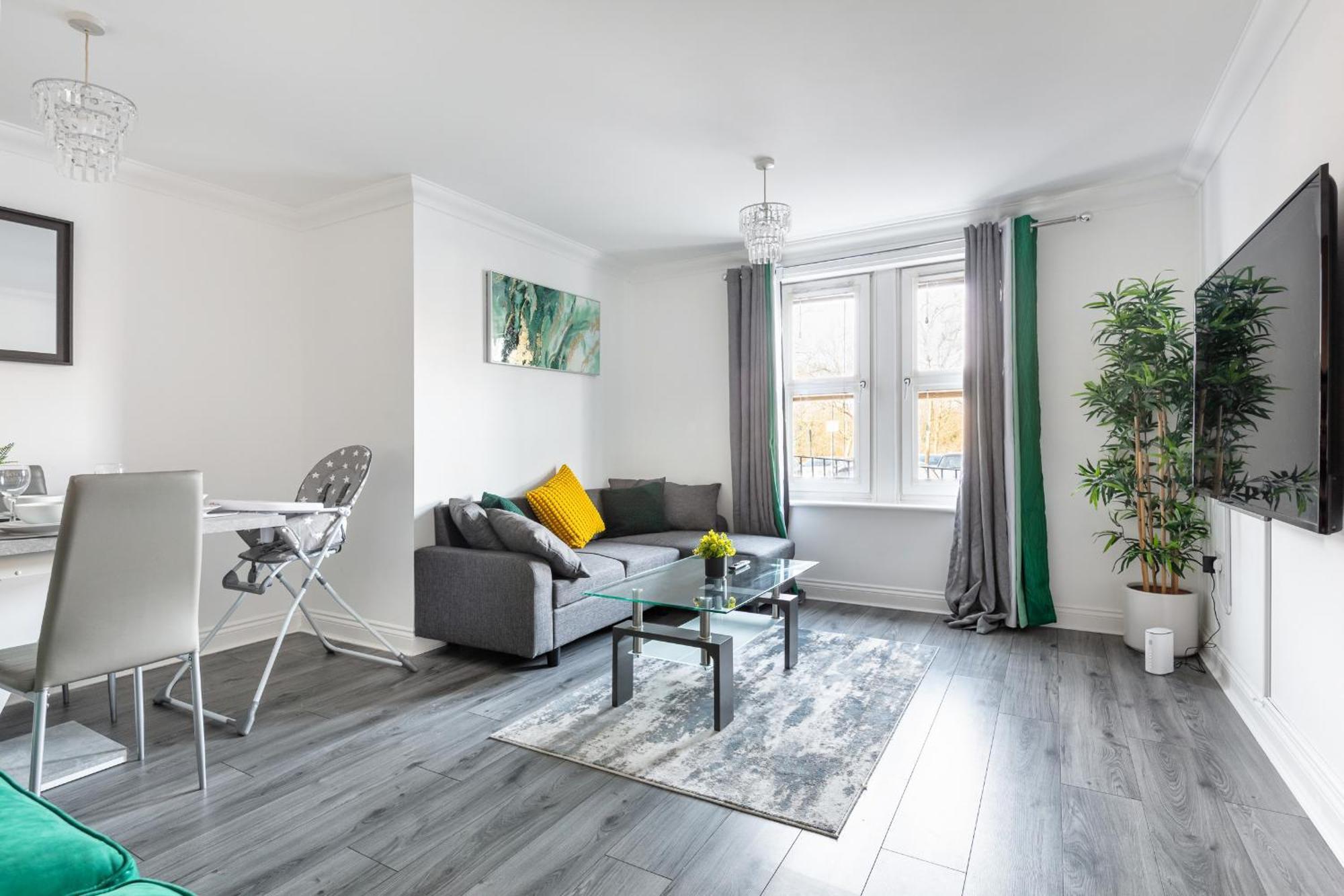 Modern 4br Ground Floor In Prime Mk Location, Walking Distance From Cmk Train Station, Close To Mk Amenities, 2 Bathrooms, Free Parking-managed By Chique Ltd * Milton Keynes