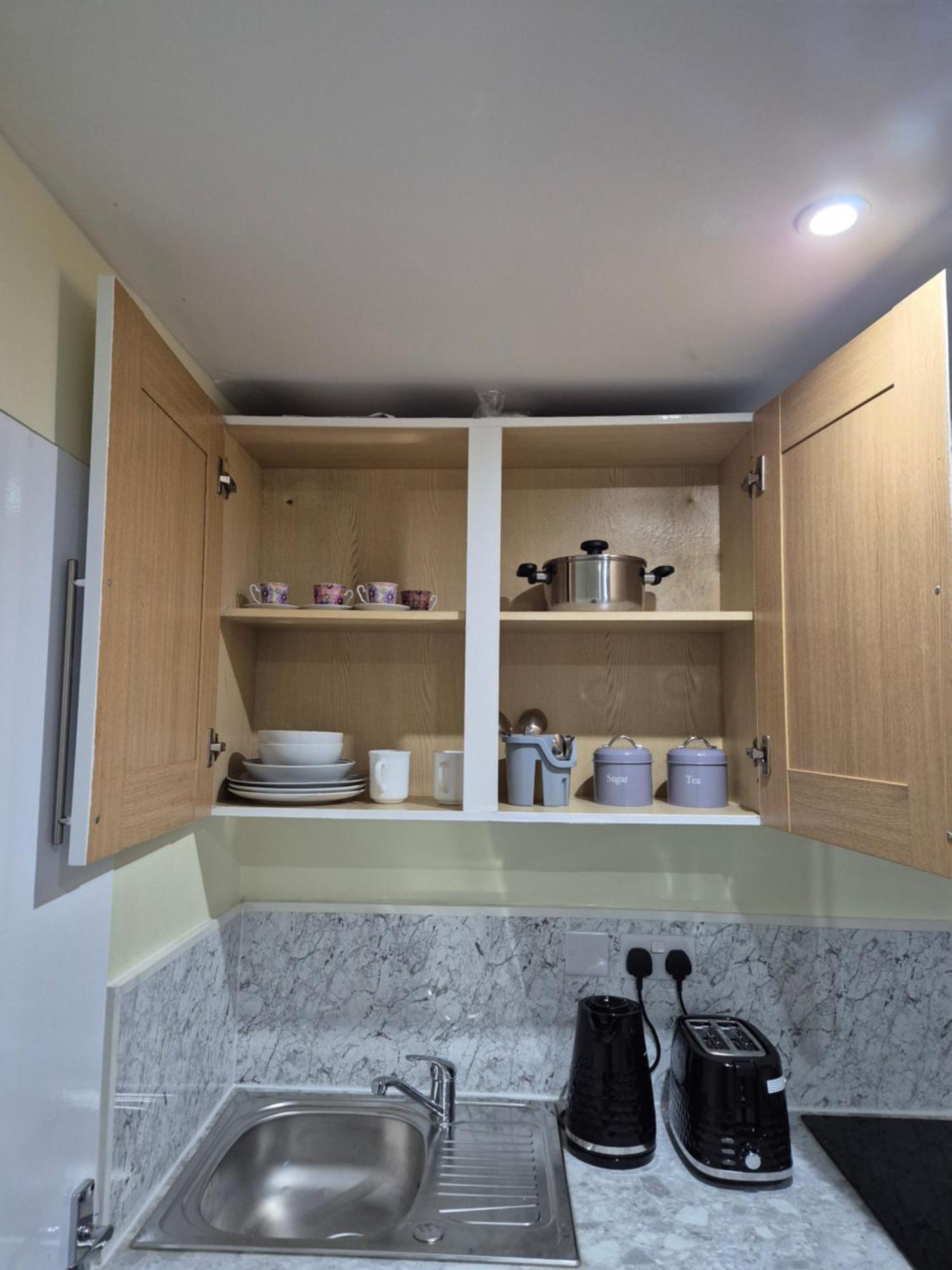 Spacious One Bedroom Self Contain With Toilet And Bath * Milton Keynes