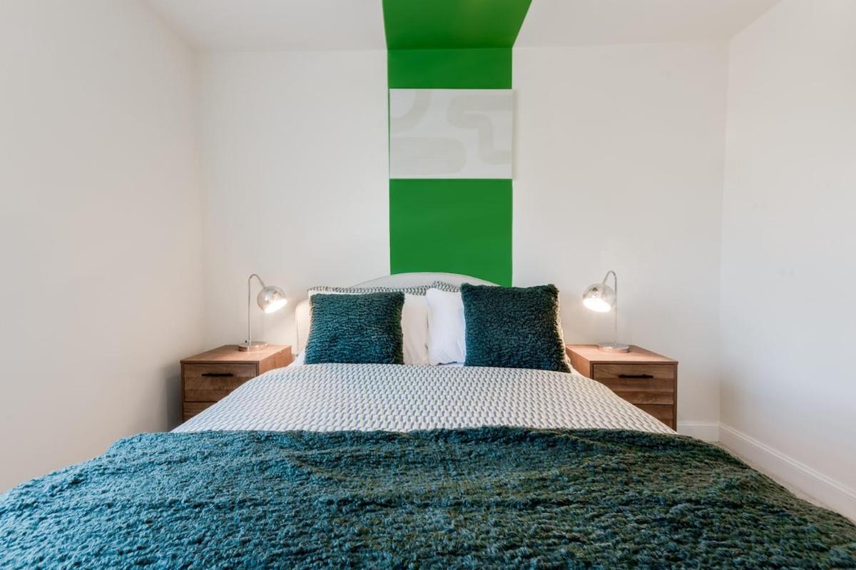 Cozy 2 Bed In Free Parking & Wifi Milton Keynes