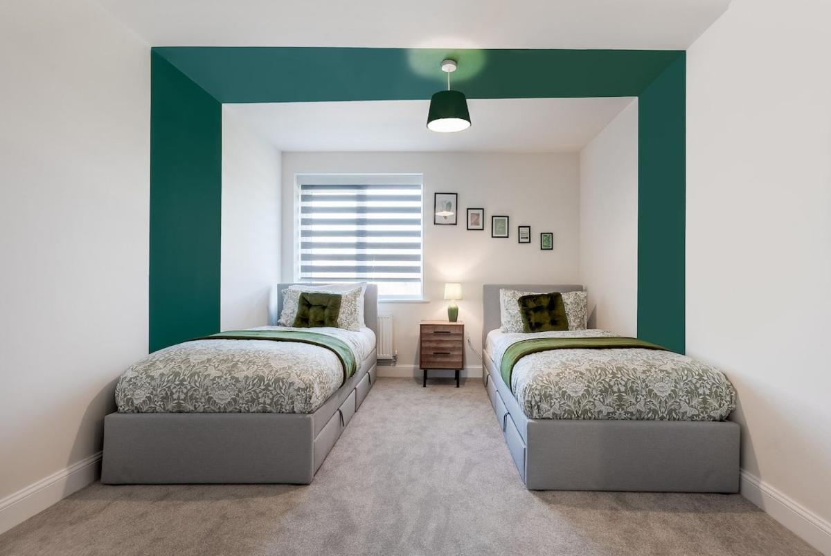 Cozy 2 Bed In Free Parking & Wifi Apartment