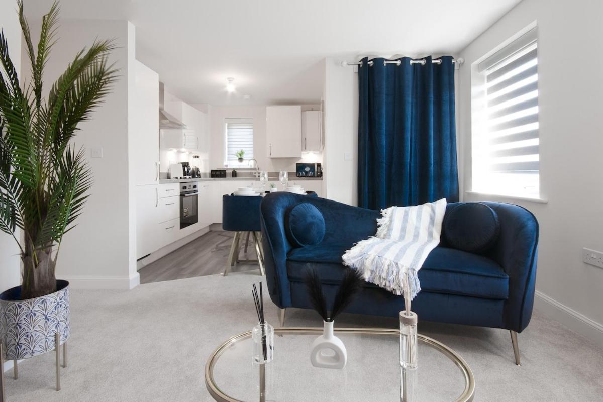 Cozy 2 Bed In Free Parking & Wifi Apartment *