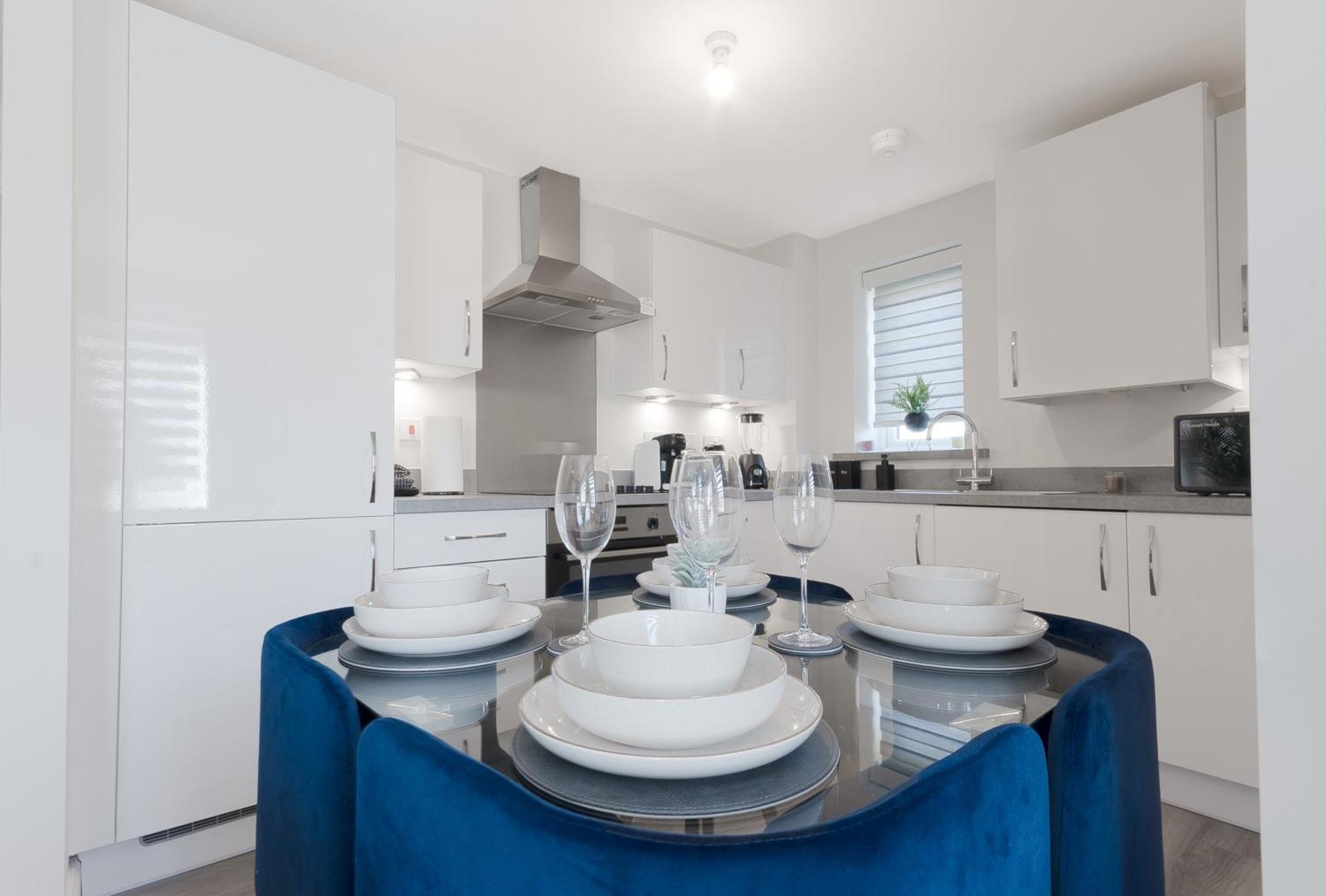 Cozy 2 Bed In Free Parking & Wifi Milton Keynes