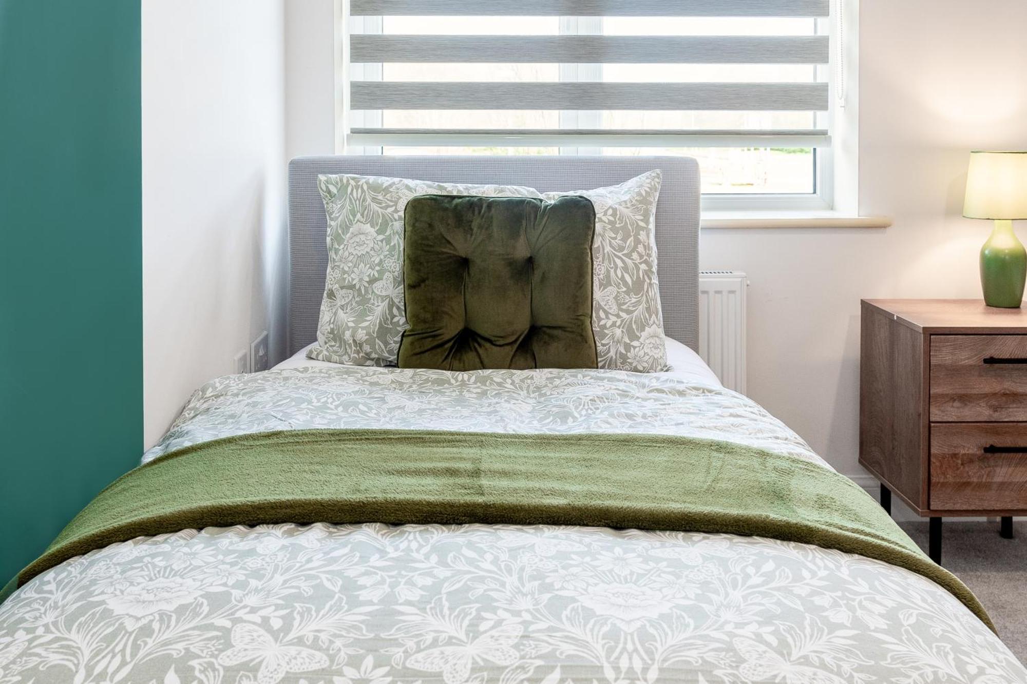 Cozy 2 Bed In Free Parking & Wifi * Milton Keynes